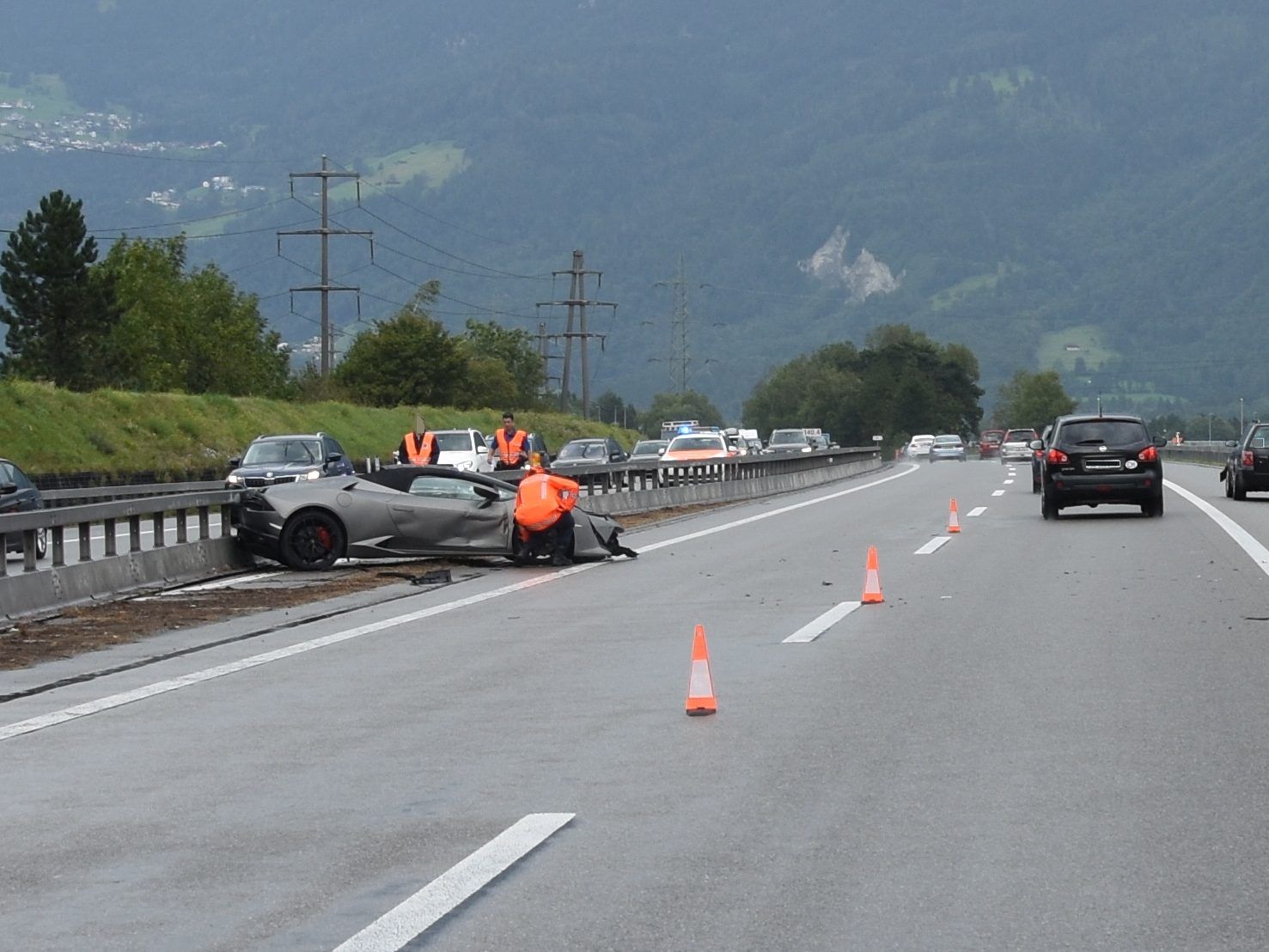 Der Sportwagen soll mehr als 200.000 Franken wert sein.