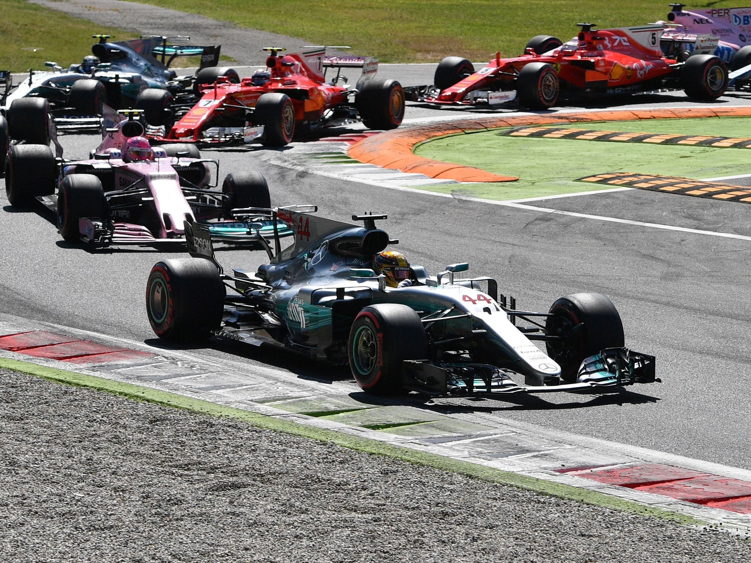 Der Mercedes-Pilot setzte sich am Sonntag vor seinem Teamkollegen Valtteri Bottas und Ferrari-Star Sebastian Vettel durch.