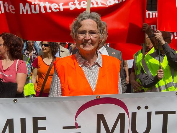 Laut Recherchen der "Wiener Zeitung" war Oma-Revolte-Anführerin Gertraud Burtscher jahrelang Mitglied von Neonazparteien.