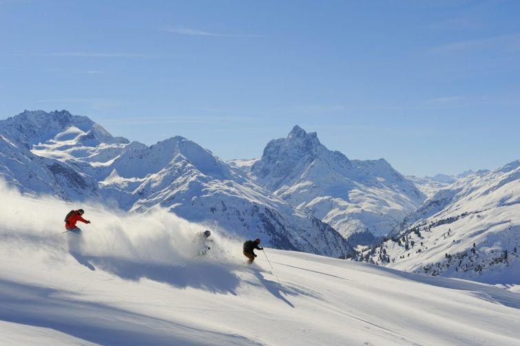 Am Arlberg finden Skifahrer u.a. wunderschöne Tiefschneeabfahrten. © TVB St. Anton am Arlberg/Josef_Mallaun