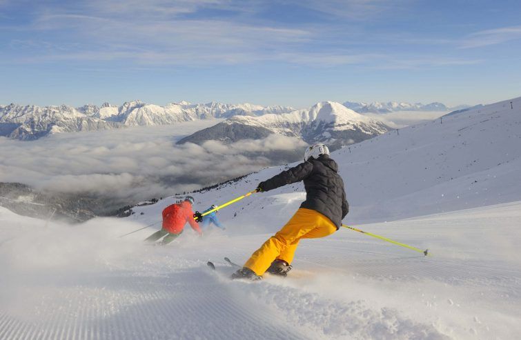 Bei vielen Abfahrten in Serfaus Fiss Ladis genießen Wintersportler einen herrlichen Blick auf die umliegenden Gipfel. © Serfaus Fiss Ladis/Josef Mallaun