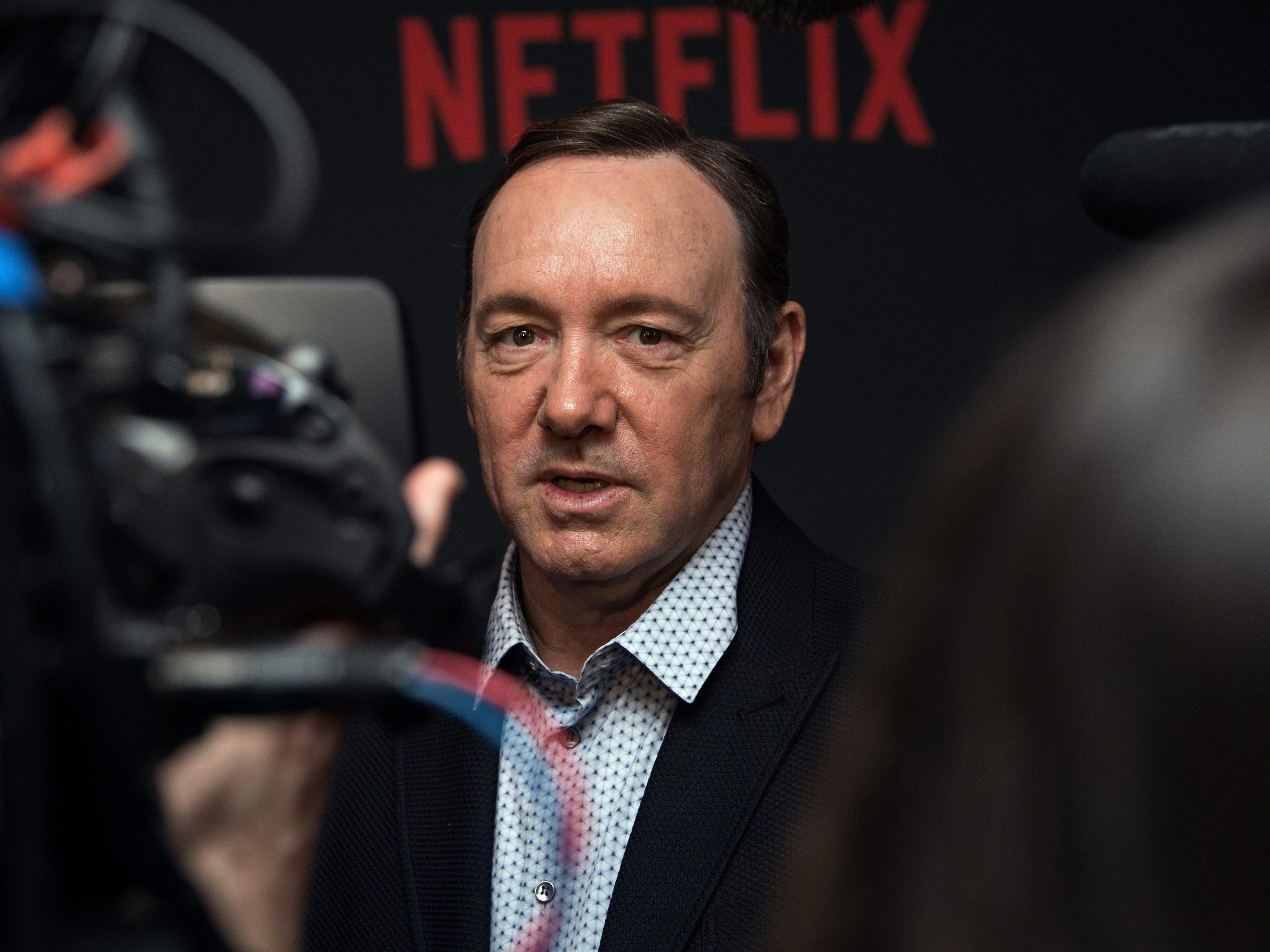Spacey hatte sich am Sonntag für eine mutmaßliche sexuelle Annäherung an einen Jugendlichen in den 1980er Jahren entschuldigt.