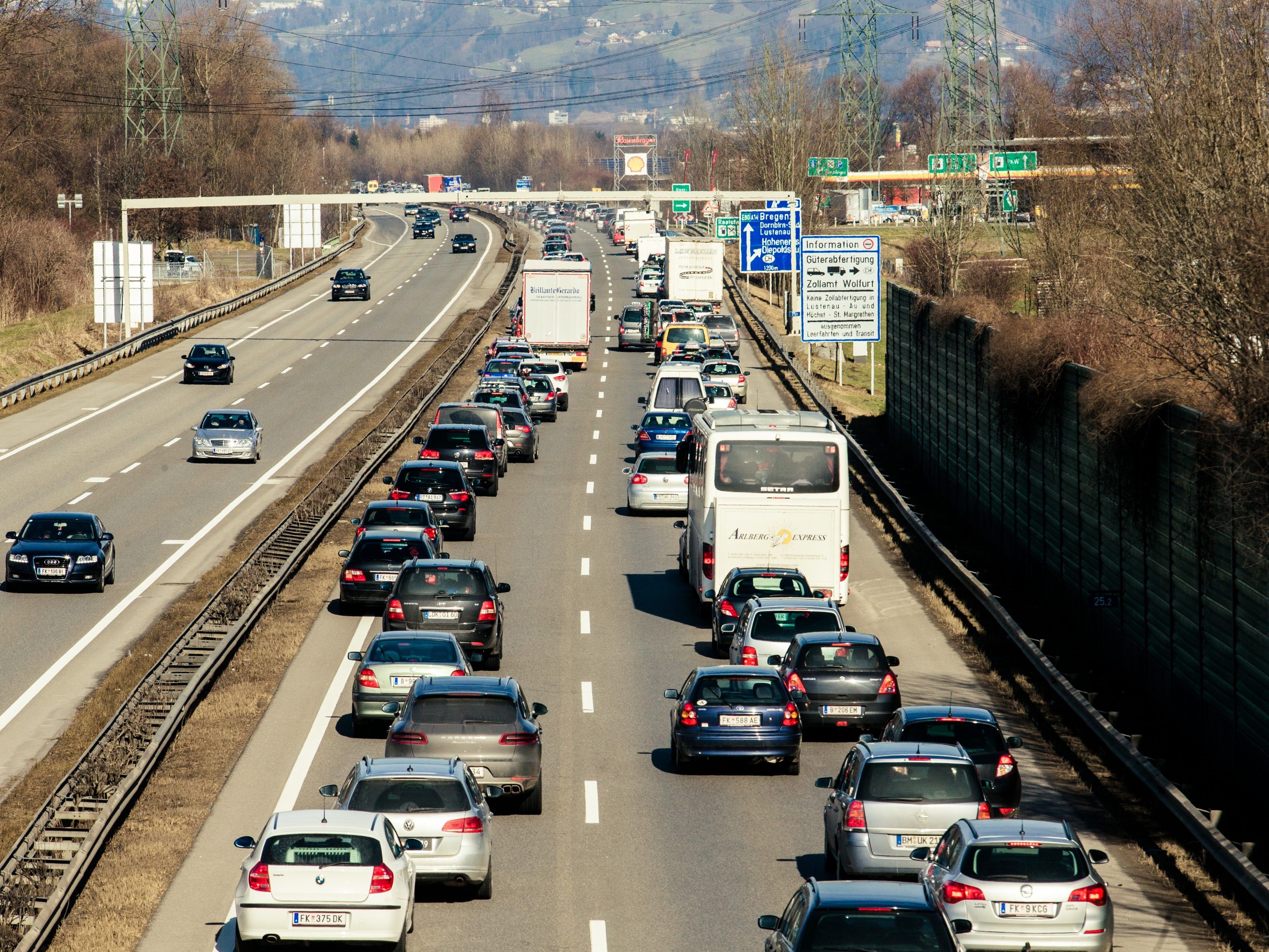 Unfall führte zu Stau.