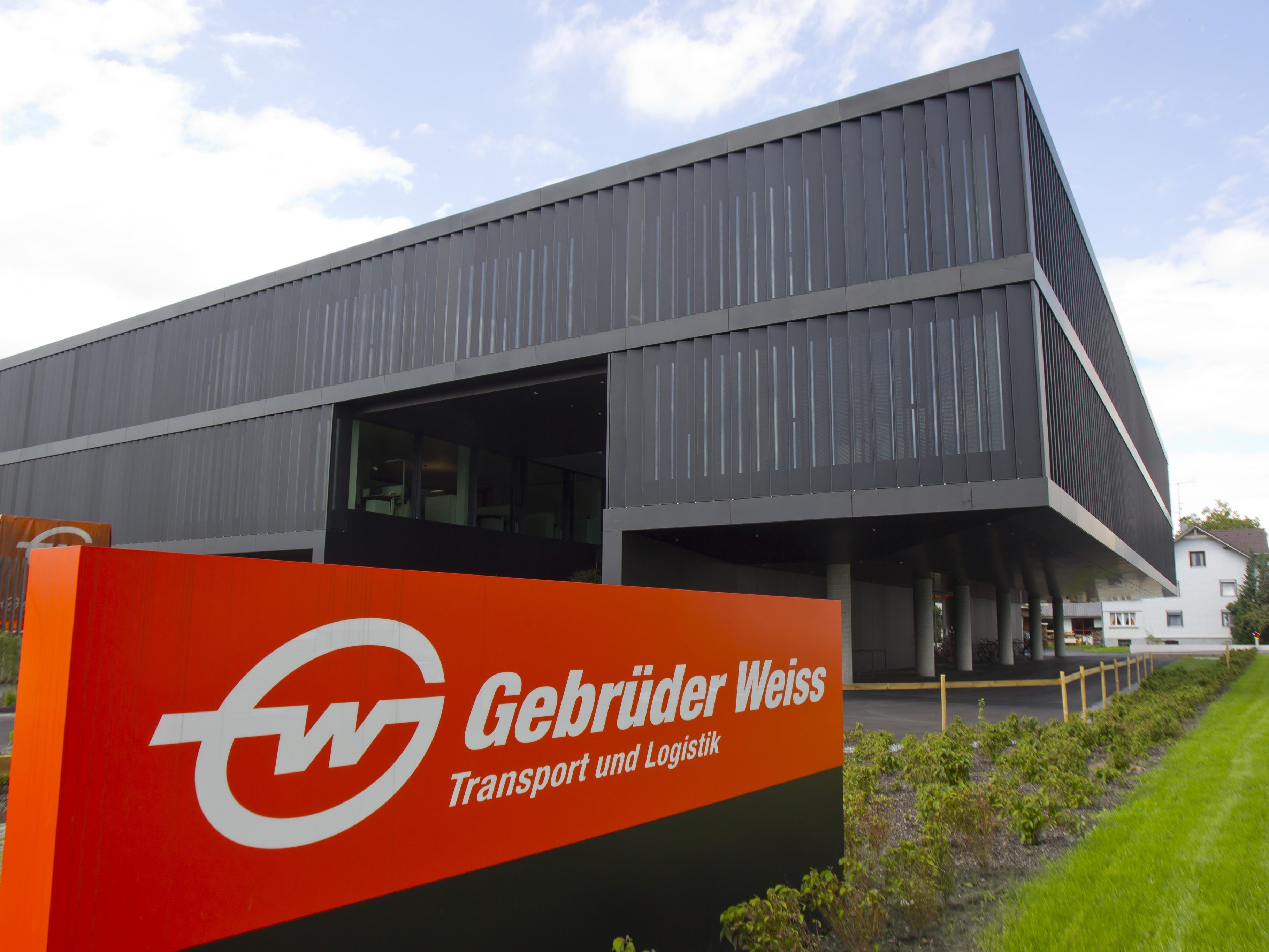 Das Vorarlberger Unternehmen Gebrüder Weiss baut Luft- und Seefrachtnetz in Deutschland aus.