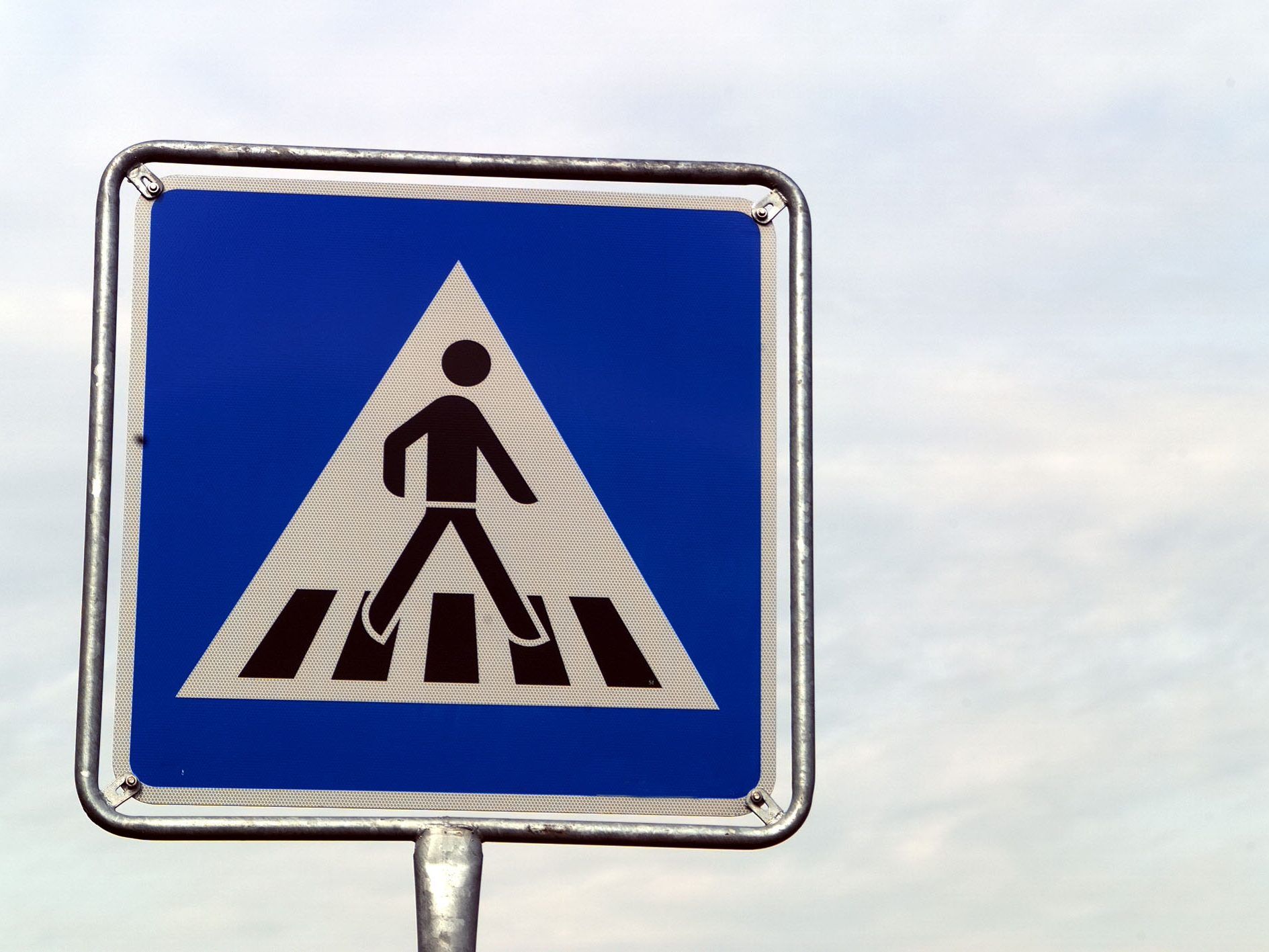 Eine 17-jährige ist heute Morgen in Dornbirn auf einem Schutzweg von einem Auto erfasst worden.