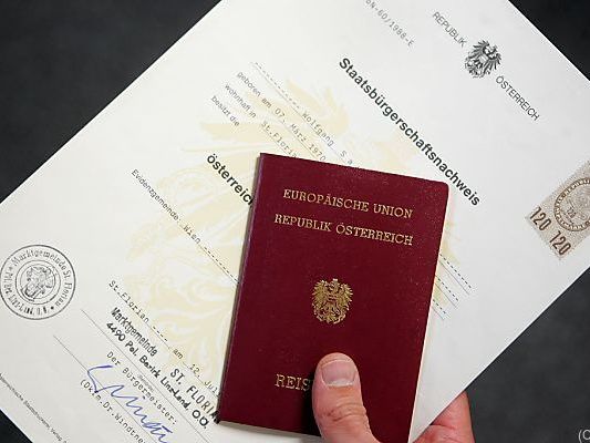 Heuer erhielten bereits 6.856 Personen die Staatsbürgerschaft