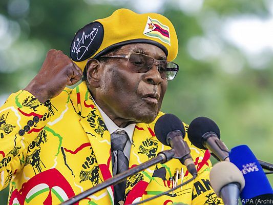 Mugabe klammert sich an seine schwindende Macht