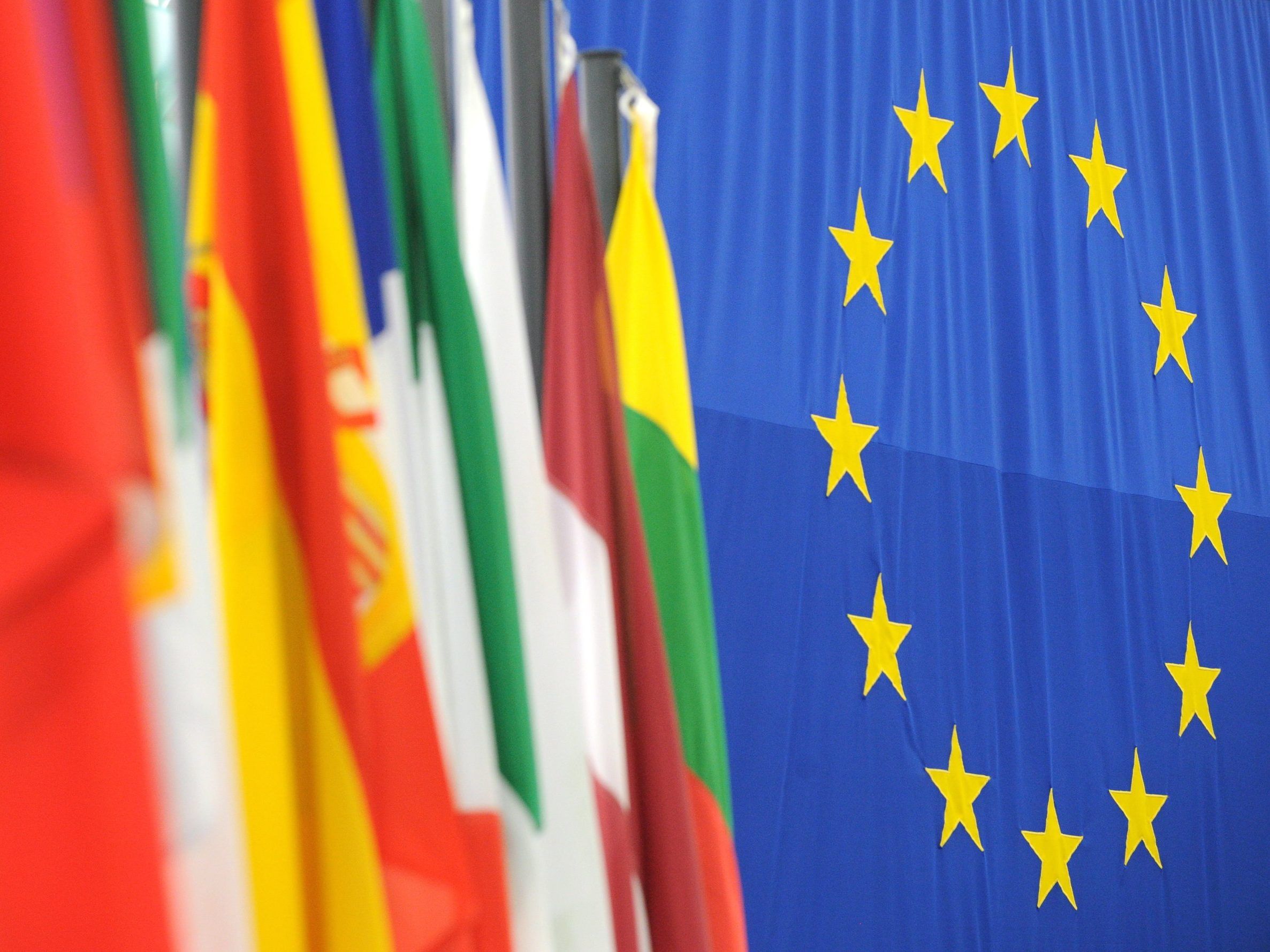 Die EU prüft ein Rechtsstaatsverfahren gegen Ungarn und Polen.