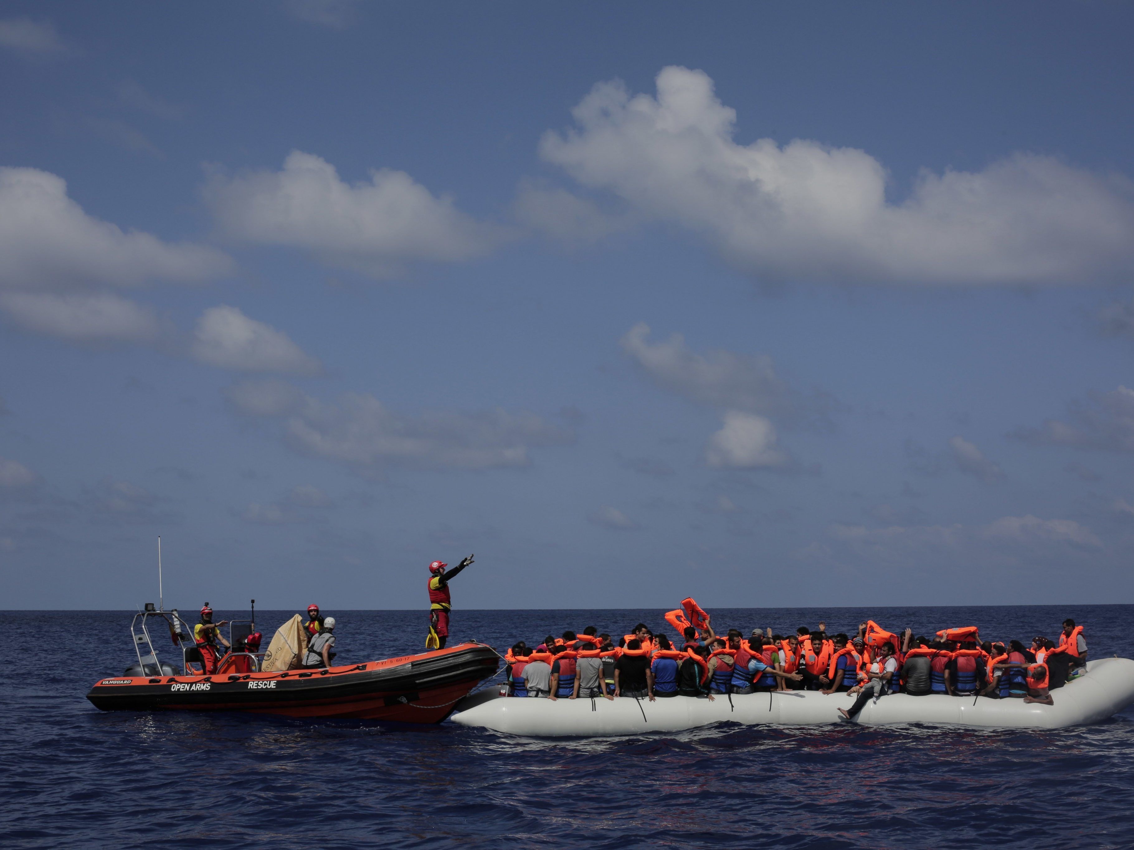 Ein Schiff mit 378 Migranten ist in Italien eingetroffen (Symbolbild).