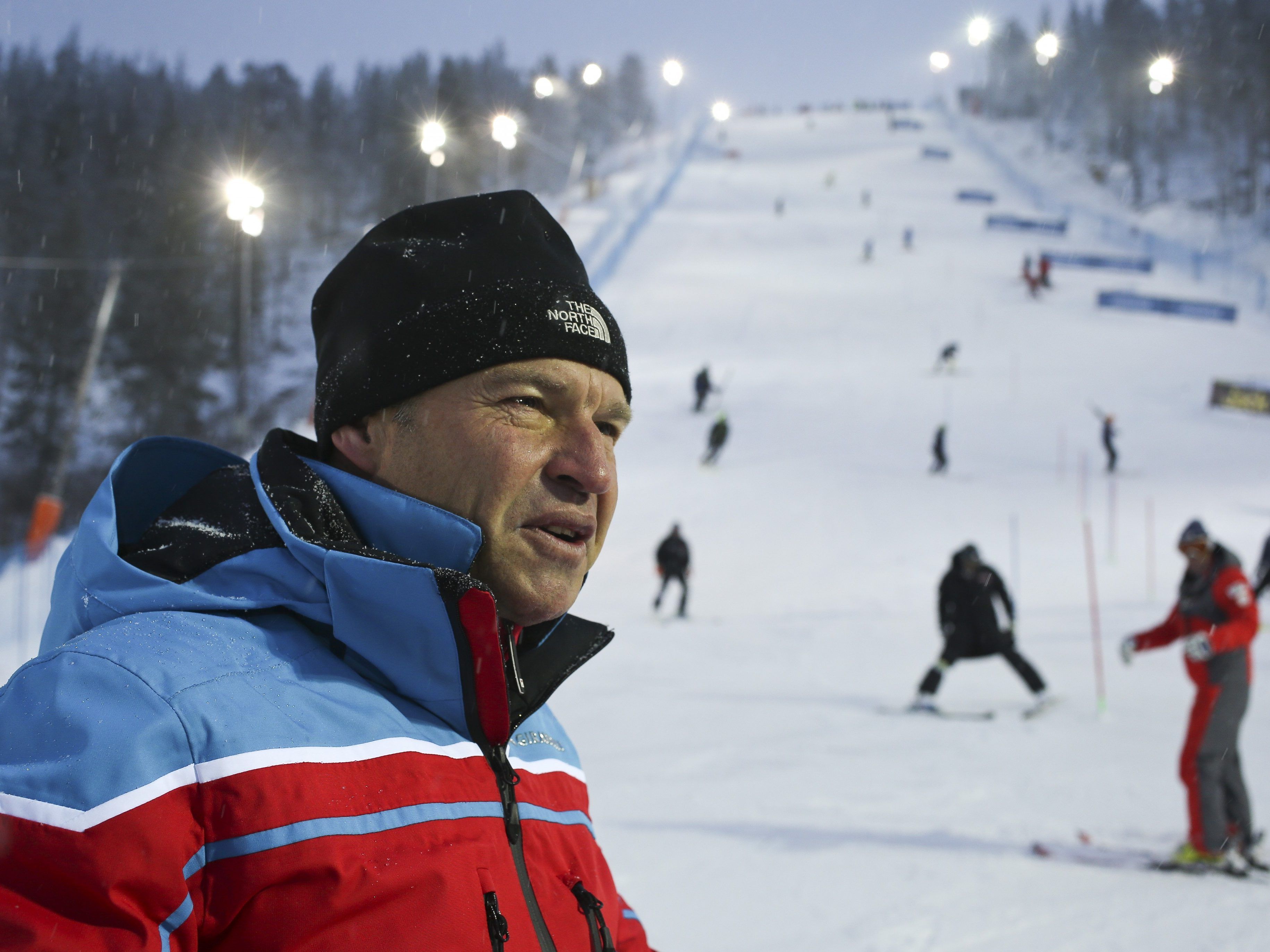 Der aus Vorarlberg stammende Ski-Experte Marc Girardelli kommentiert für das Schweizer Fernsehen.