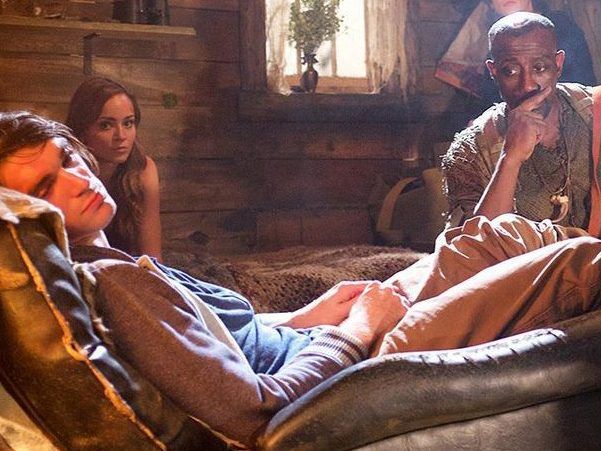 Szene aus The Recall mit Wesley Snipes und Laura Bilgeri.