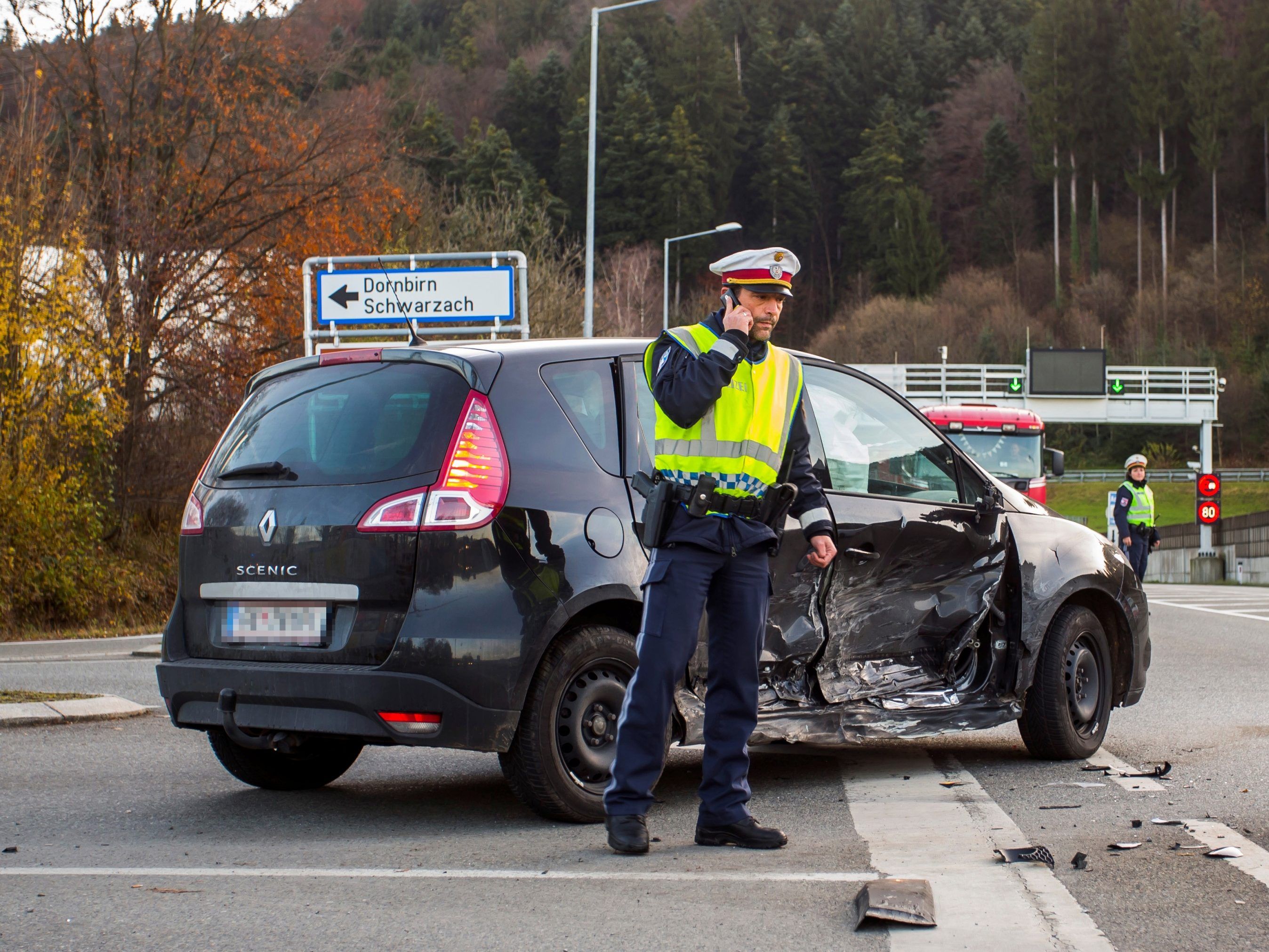 Am Freitag Vormittag kam es zu einem Zusammenstoß zweier Pkw vor dem Achraintunnel.
