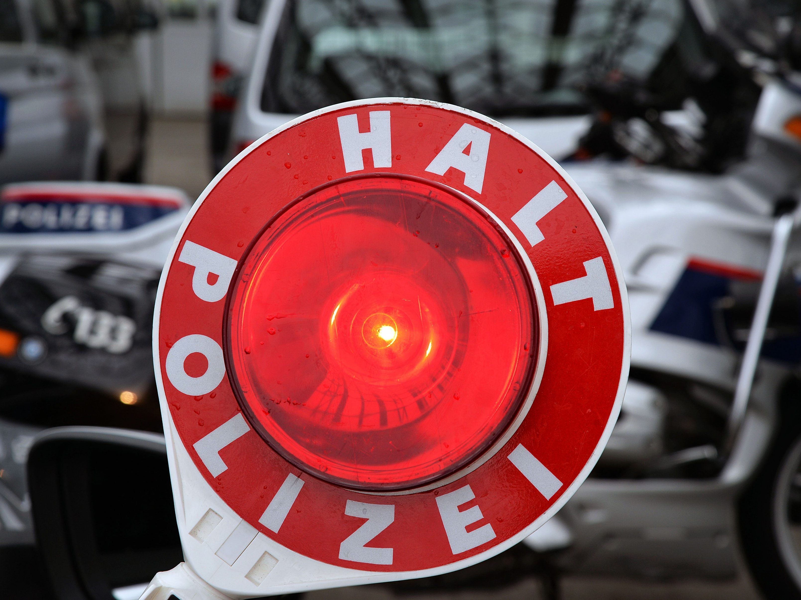 Der unbekannte Lenker flüchtete von der Unfallstelle.