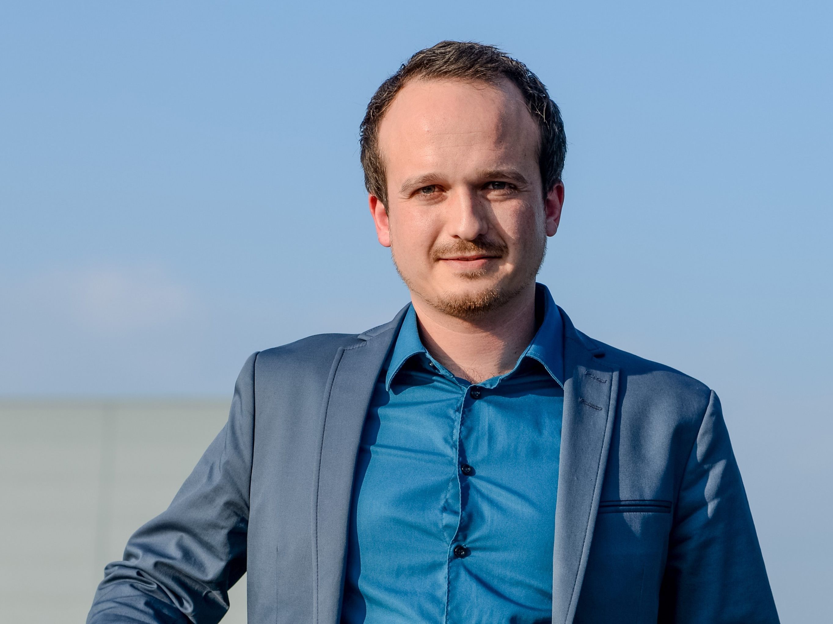 Der Dorfinstallateur setzt das "Dorf-Modell" erfolgreich um.