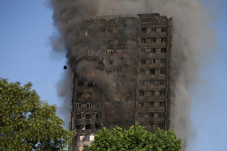 Feuer-Inferno in Londoner Wohnkomplex. (AP)