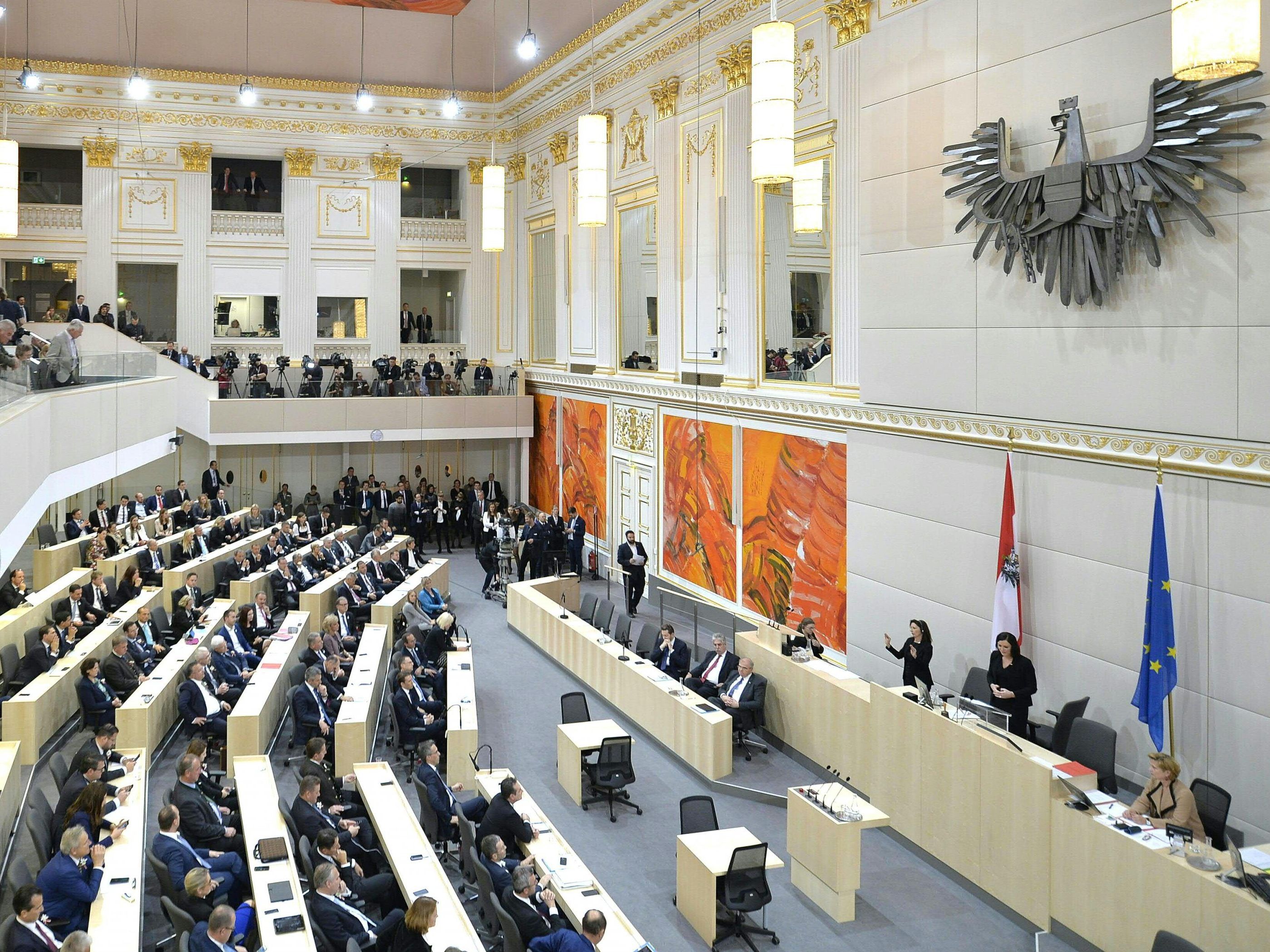 Die Politik verordnet sich eine Nulllohnrunde. Ist das gut?