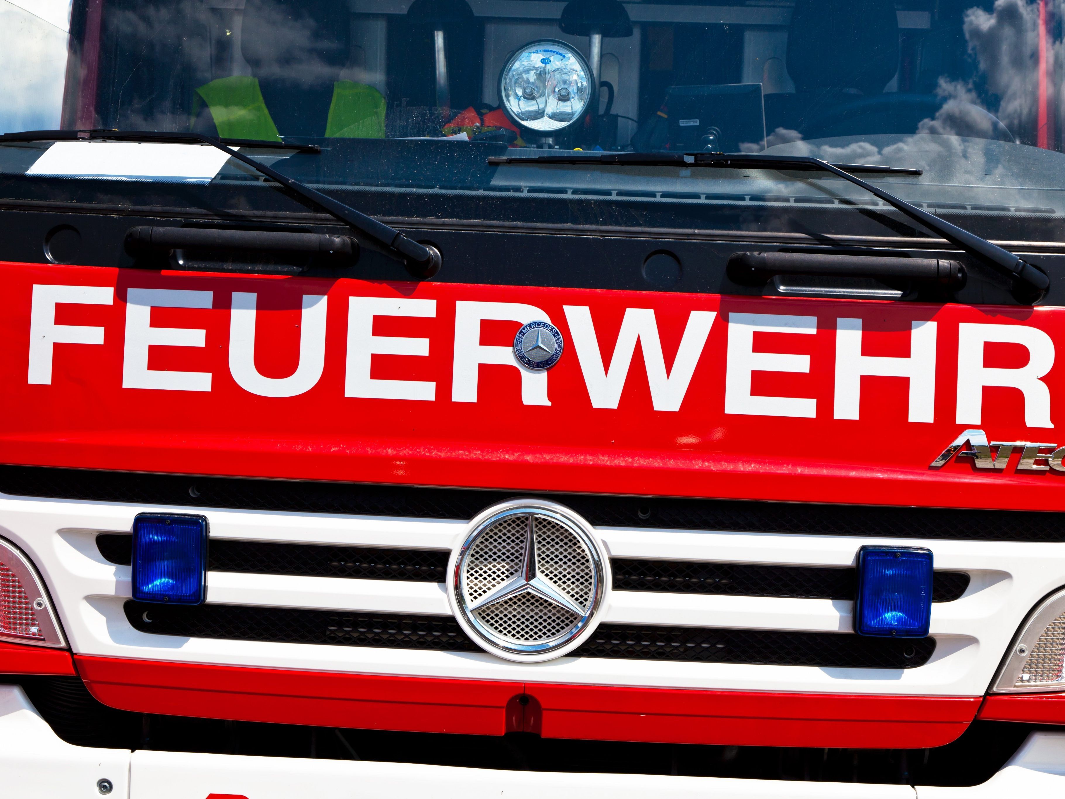 Die Feuerwehr konnte den Lkw rasch löschen.
