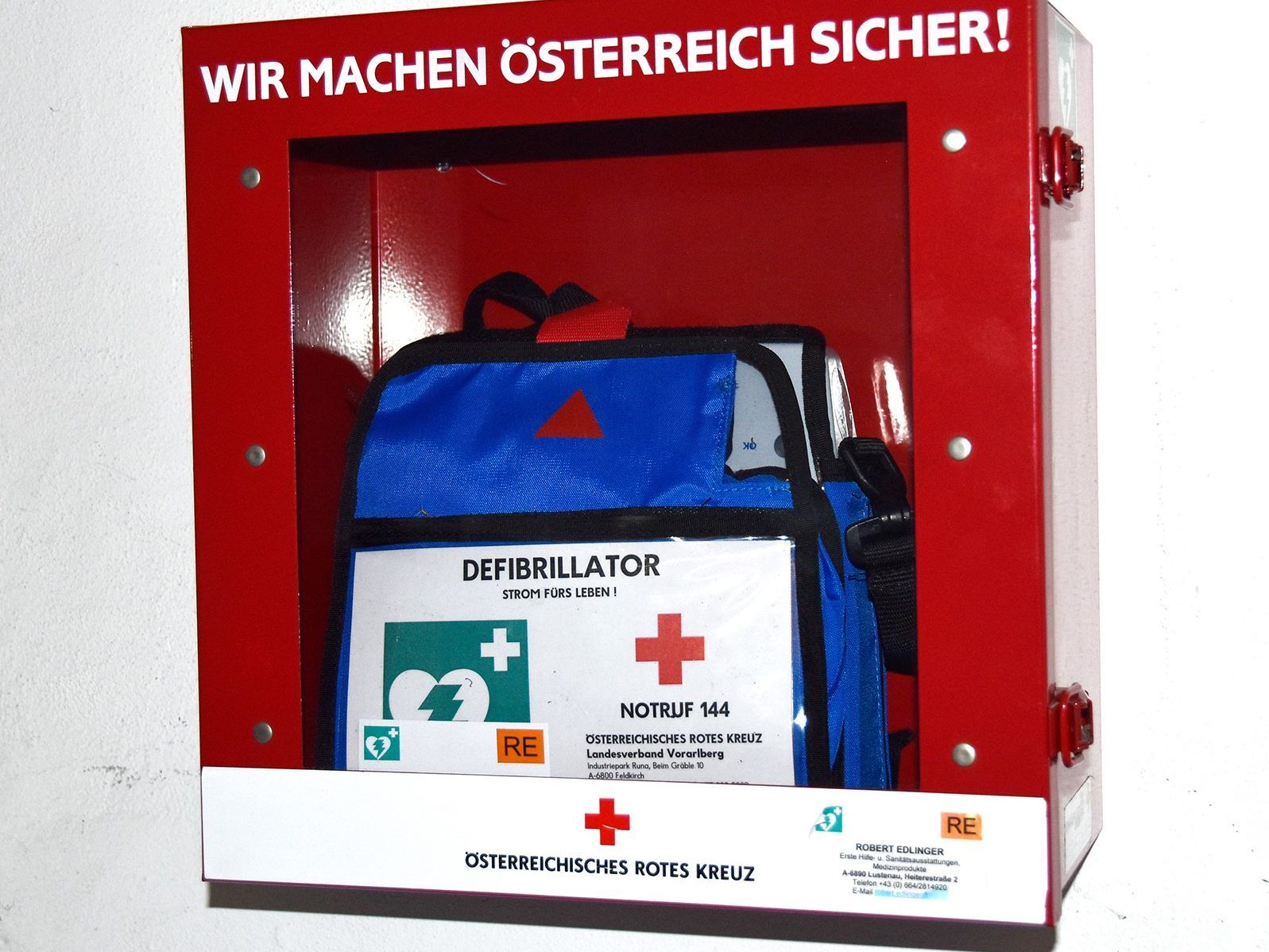 In den Sporthallen der Mittelschulen Rankweil ist ab sofort ein Defibrillator installiert.