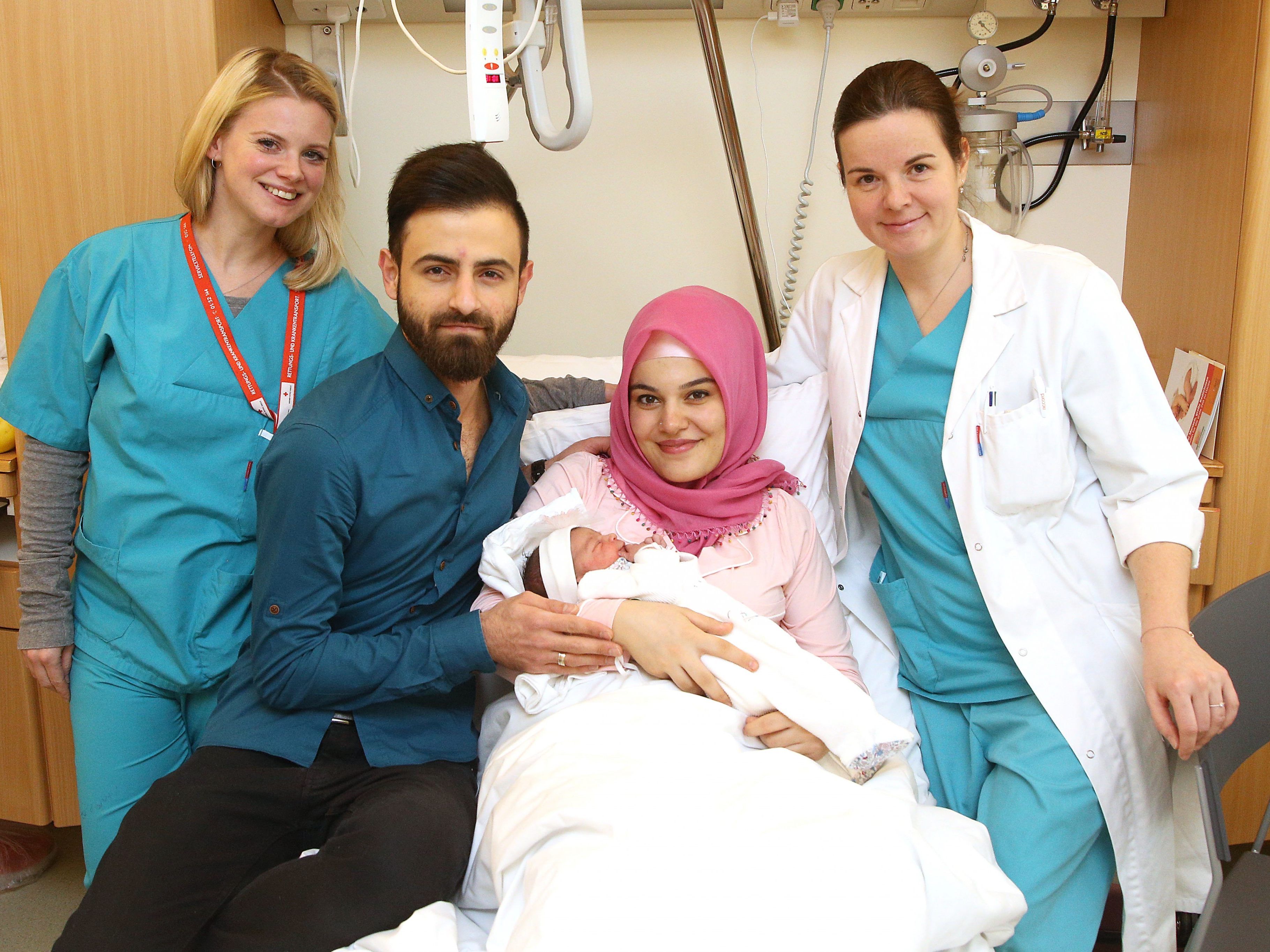 Vom ganzen Trubel um seine Person hat das Wiener Neujahrsbaby zum Glück nichts mitbekommen.