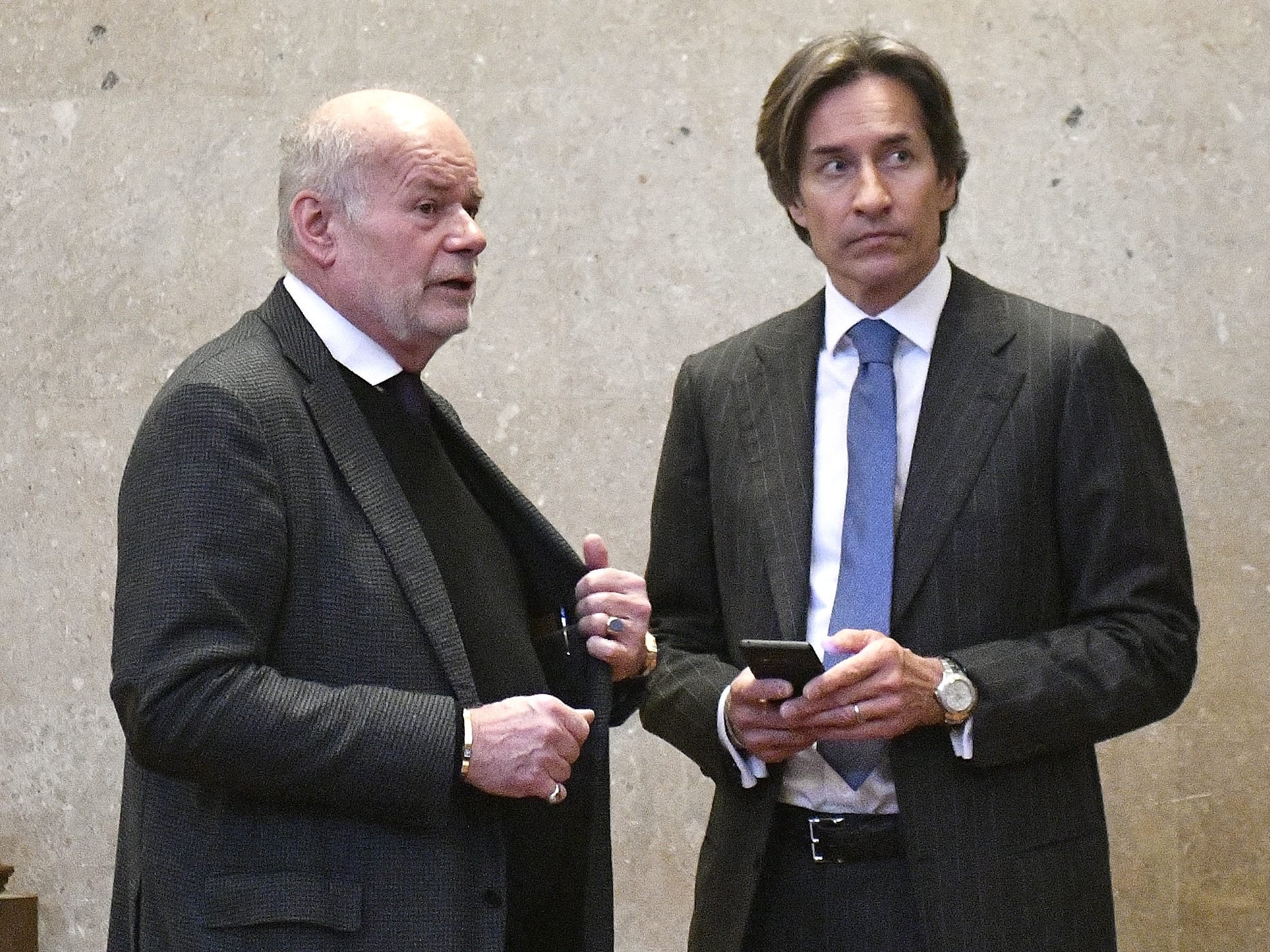 Karl-Heinz Grasser dementiert die Anklagepunkte im Korruptionsprozess.