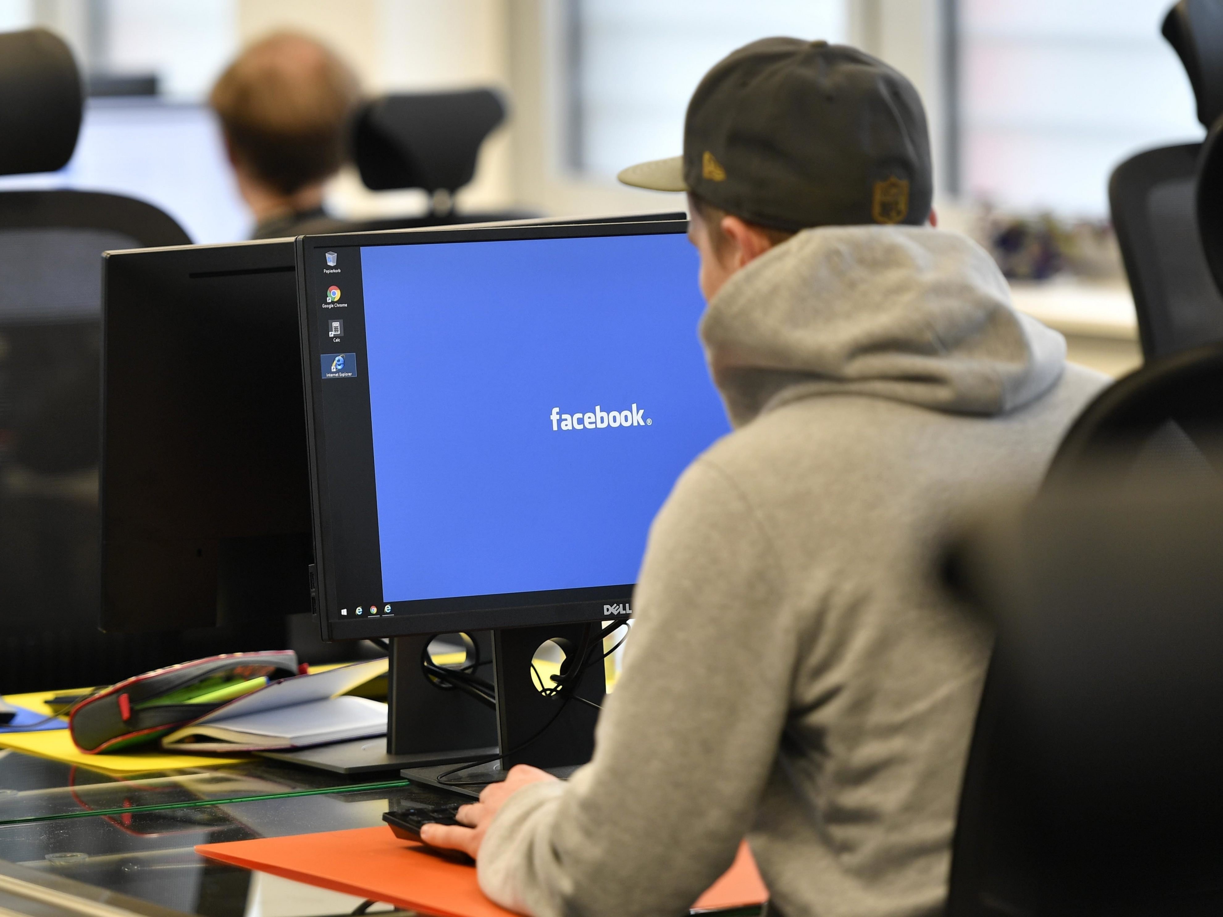 Kritiker werfen dem Unternehmen vor, seine Statistik künstlich aufpolieren zu wollen, indem User so lange genervt würden, bis sie sich wieder einloggen.
