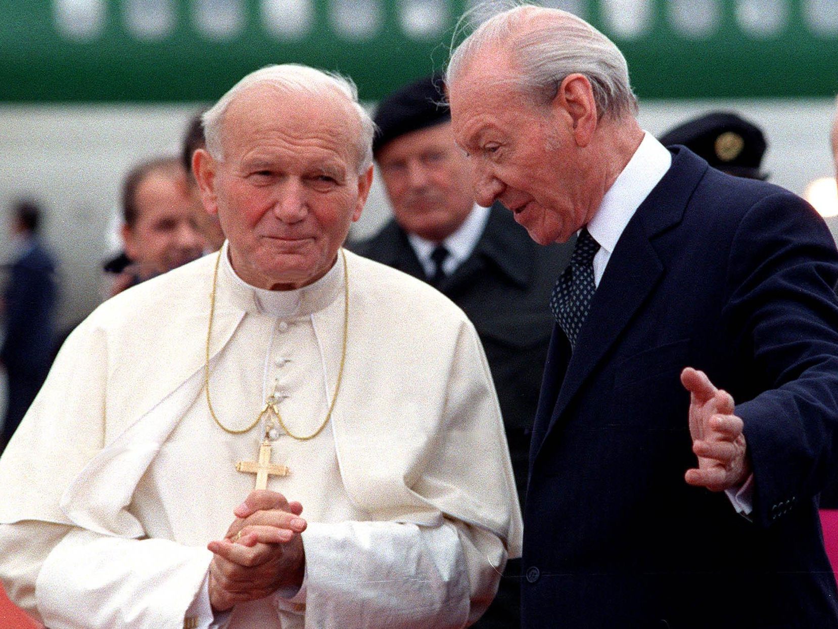 Bundespräsident Waldheim empfing am 23. Juni 1988 Papst Johannes Paul II. in Wien.