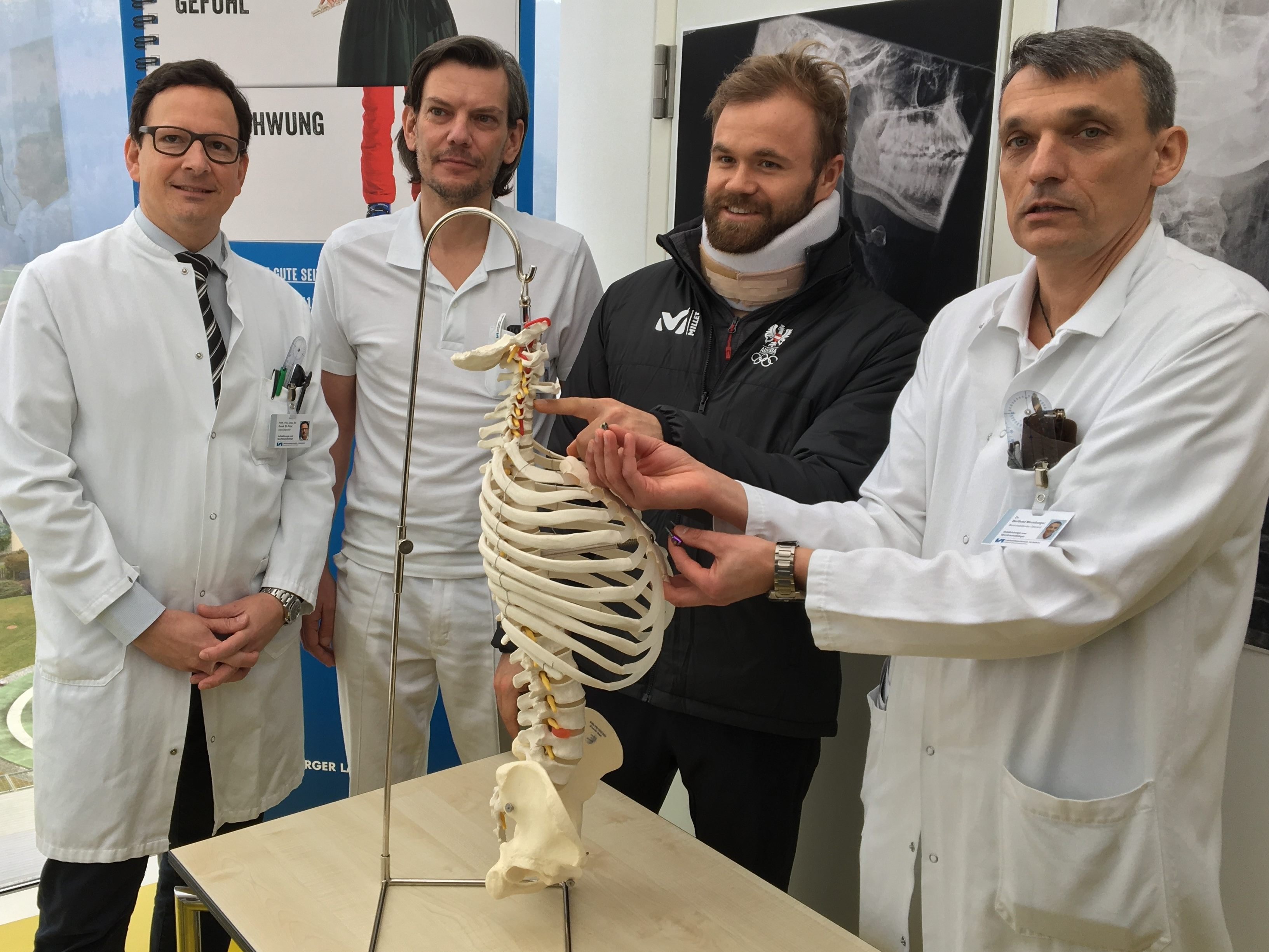 Schairer mit seinem Ärzteteam im LKH Feldkirch.