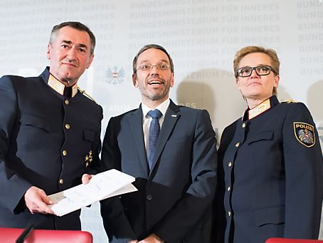 Minister Kickl bei der Präsentation der Kriminalstatistik