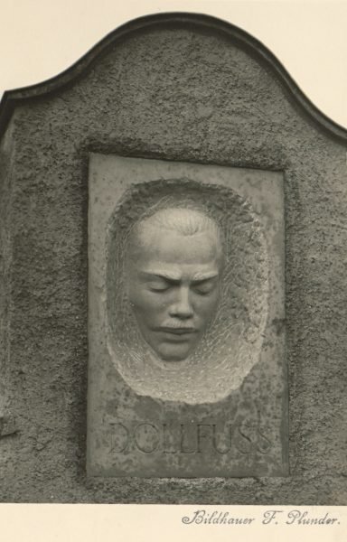 Das Dollfuß-Denkmal in Bregenz. - Landesbibliothek