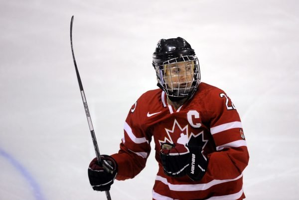 Hayley Wickenheiser gewann 2006 für Kanada olympisches Gold. - AP/DAPD 