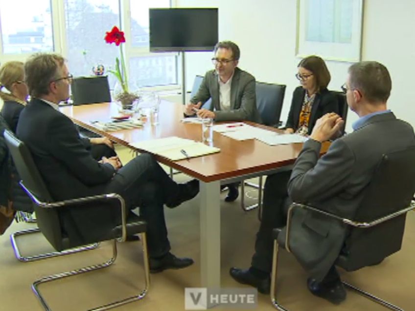 Betroffene Eltern bei LR Christian Bernhard.