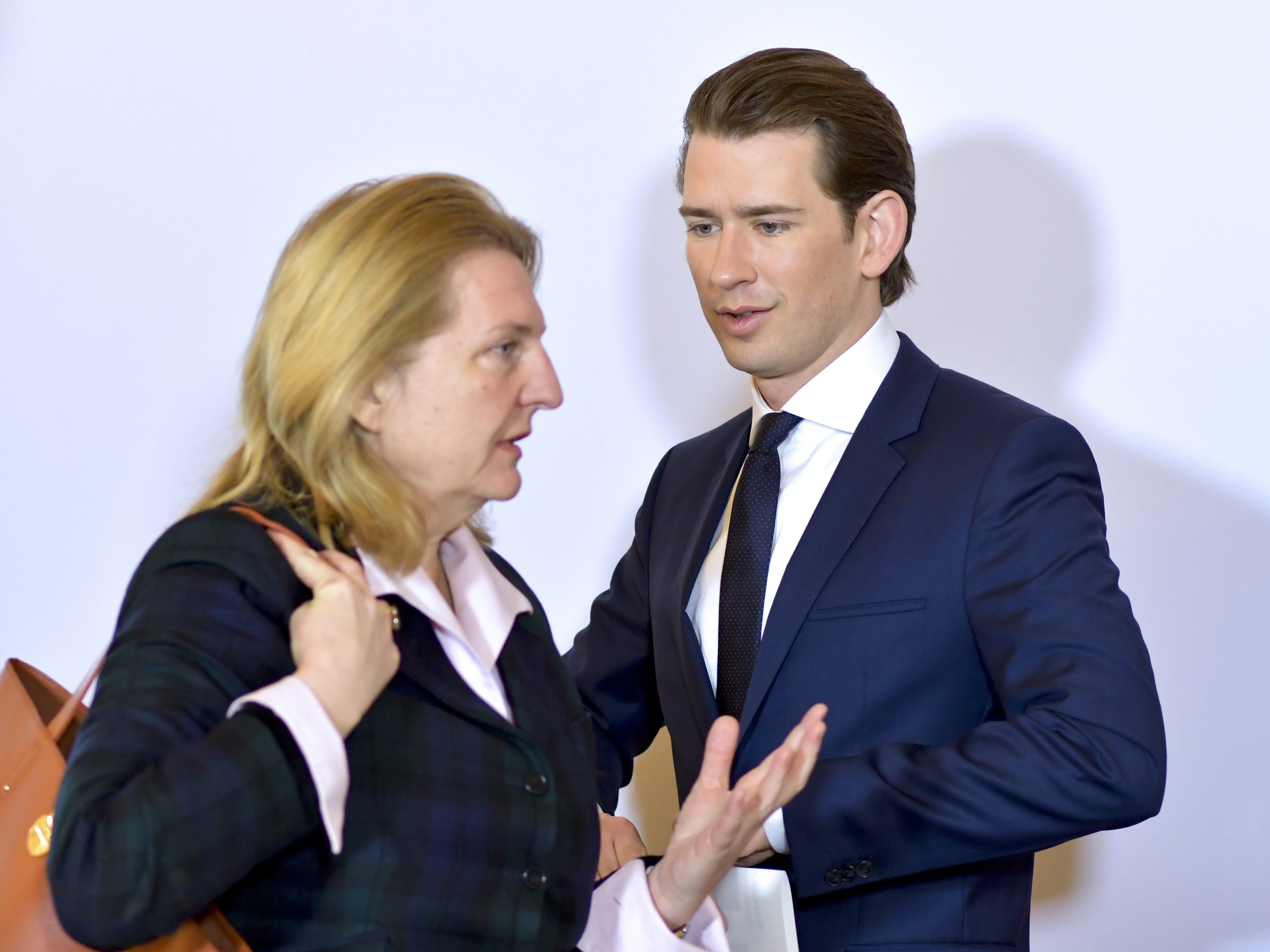 Außenministerin Kneissl und Bundeskanzler Kurz wollen keine russischen Diplomaten ausweisen.