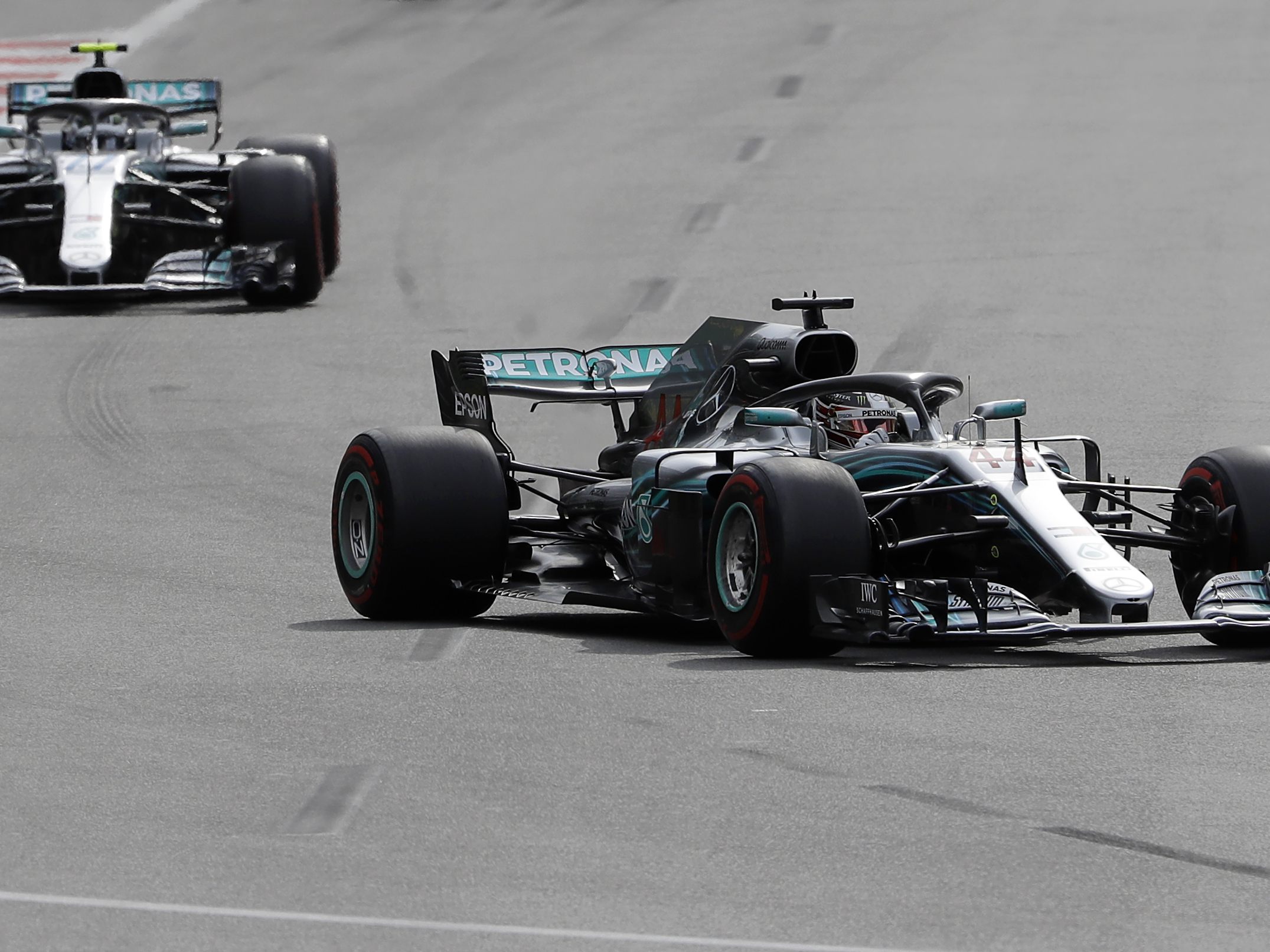 Sieg vor Räikkönen, Vettel nur Vierter - Beide Red-Bull-Piloten nach Kollision out.