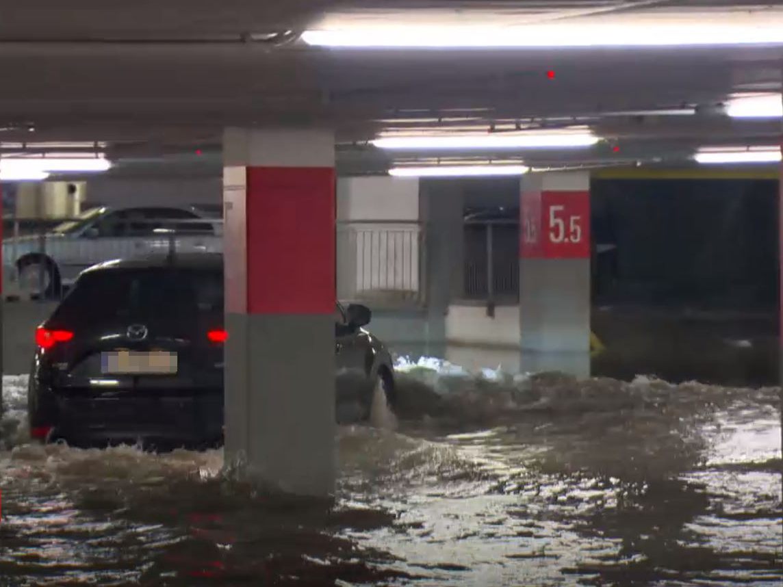 Bis zu 30 Zentimeter hoch stand Wasser im Shopping-Tempel Citypark.