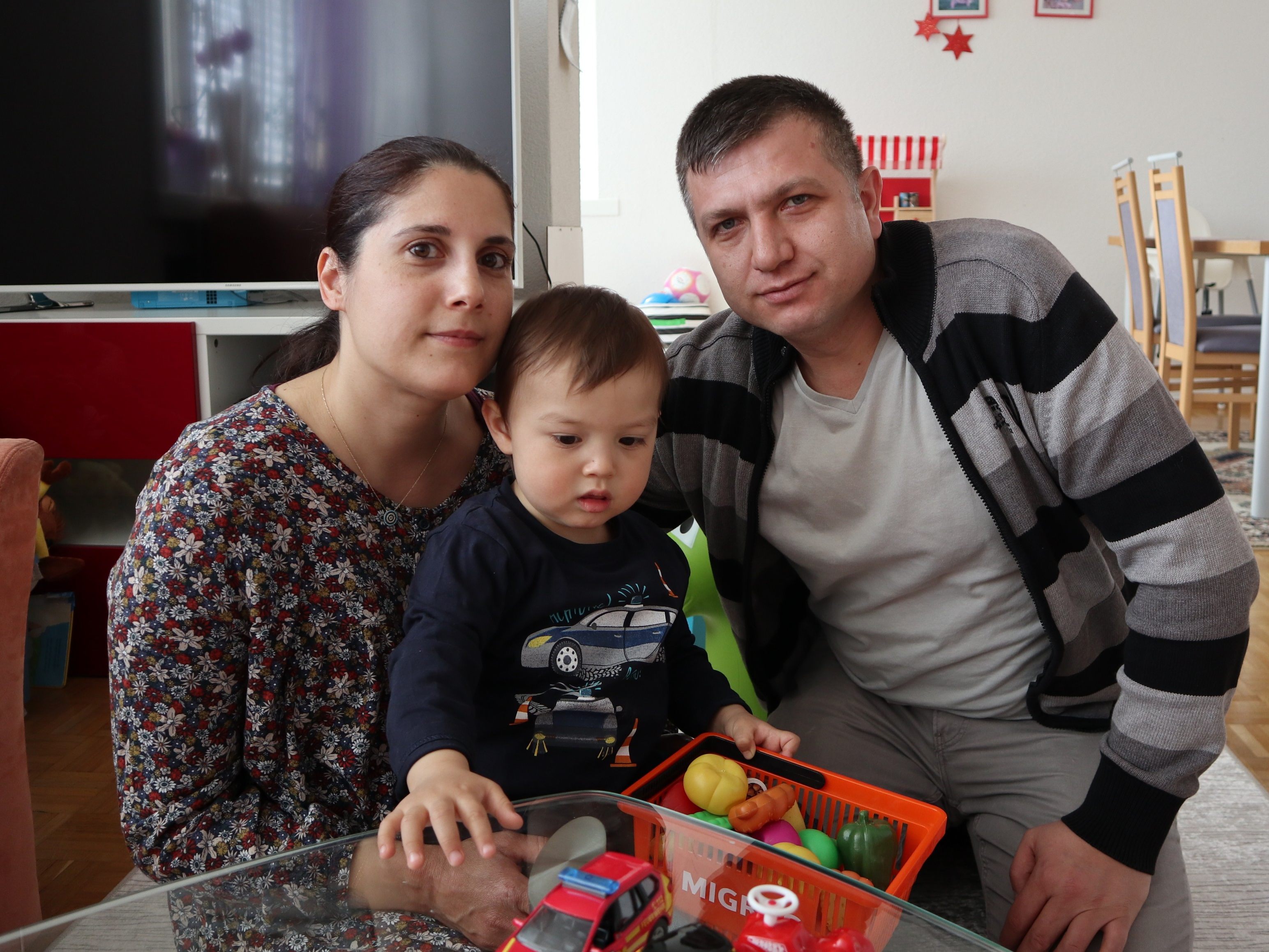 Wann & Wo traf Mama Fatos, den kleinen Efe (2) und Papa Ibrahim zuhause in Dornbirn.
