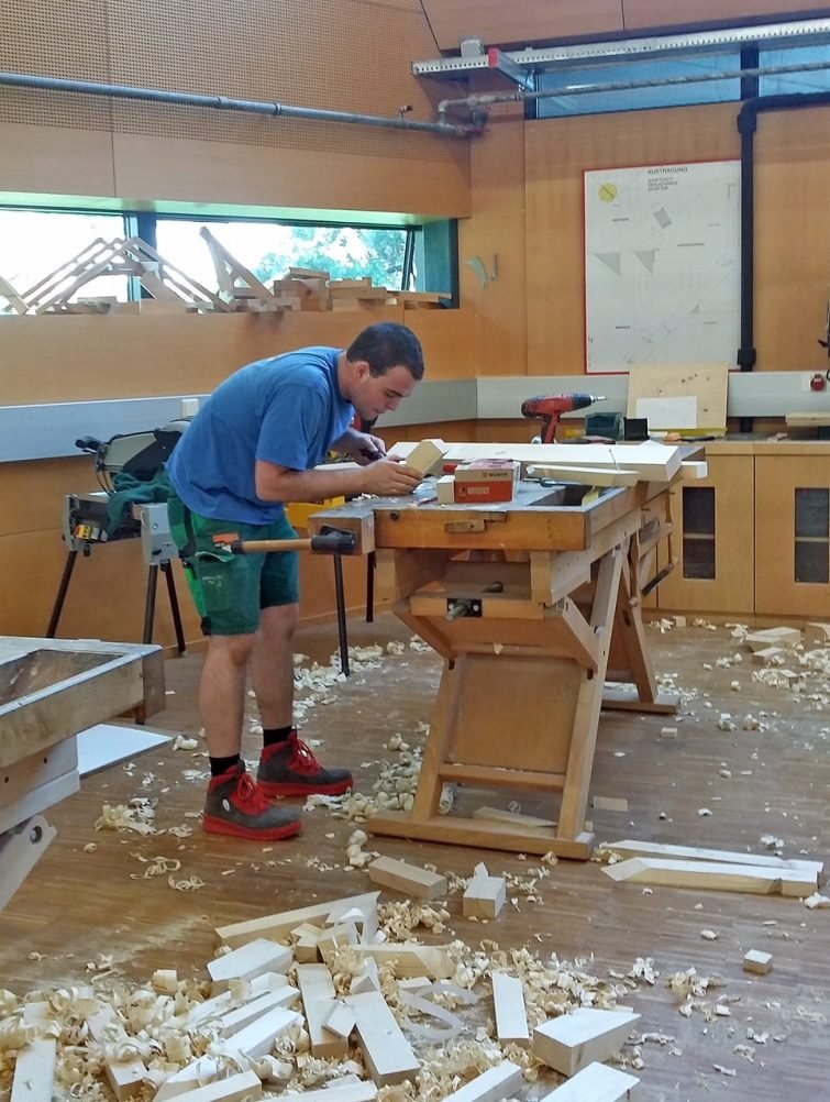 Thomas Meusburger (3. Lehrjahr bei Mayr-Melnhof Holz Reuthe) - der beste Zimmerer Vorarlbergs.