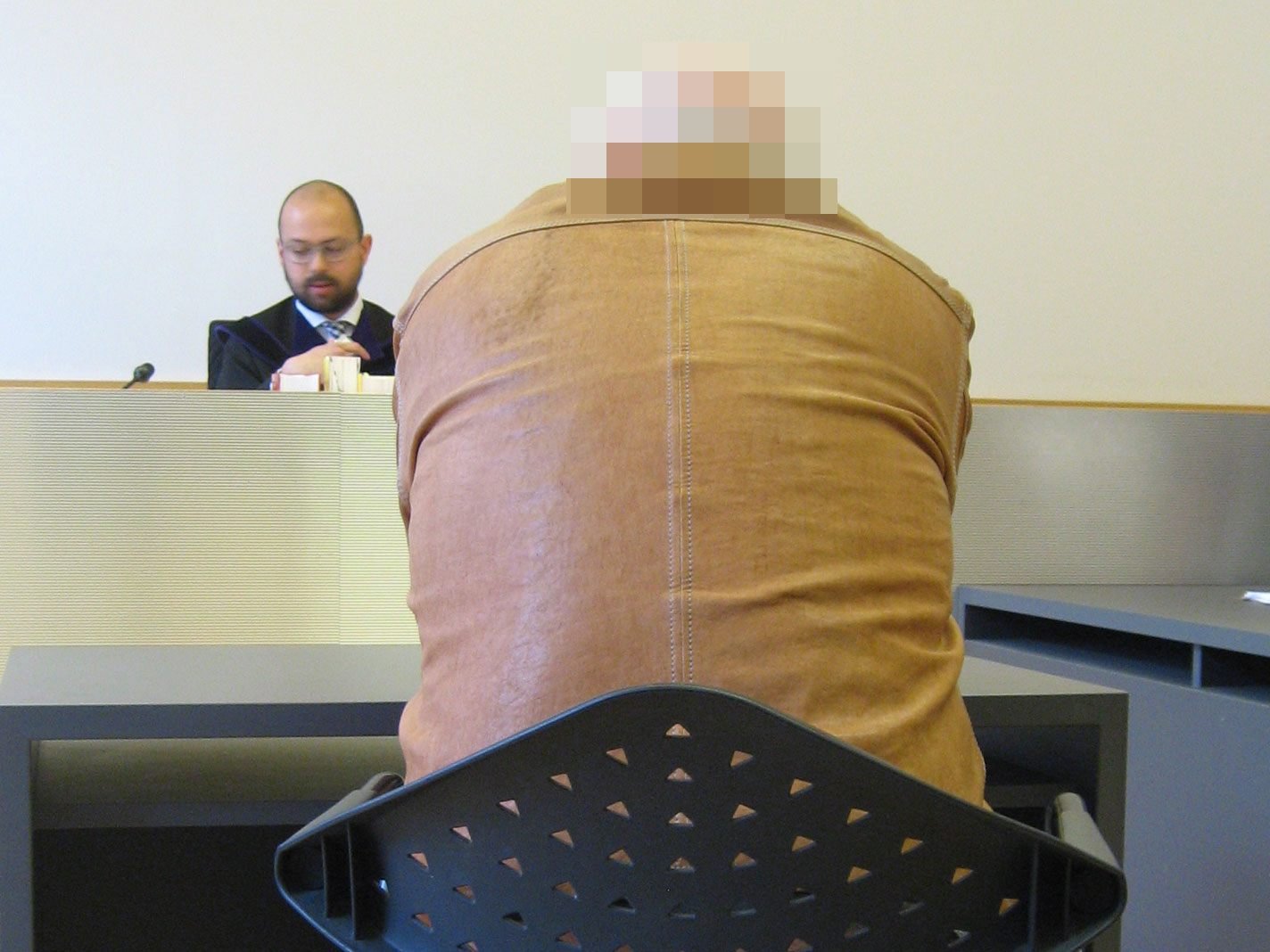 Nach viereinhalb Jahren in der Firma missbrauchte der Mann das Vertrauen seiner Chefinnen.