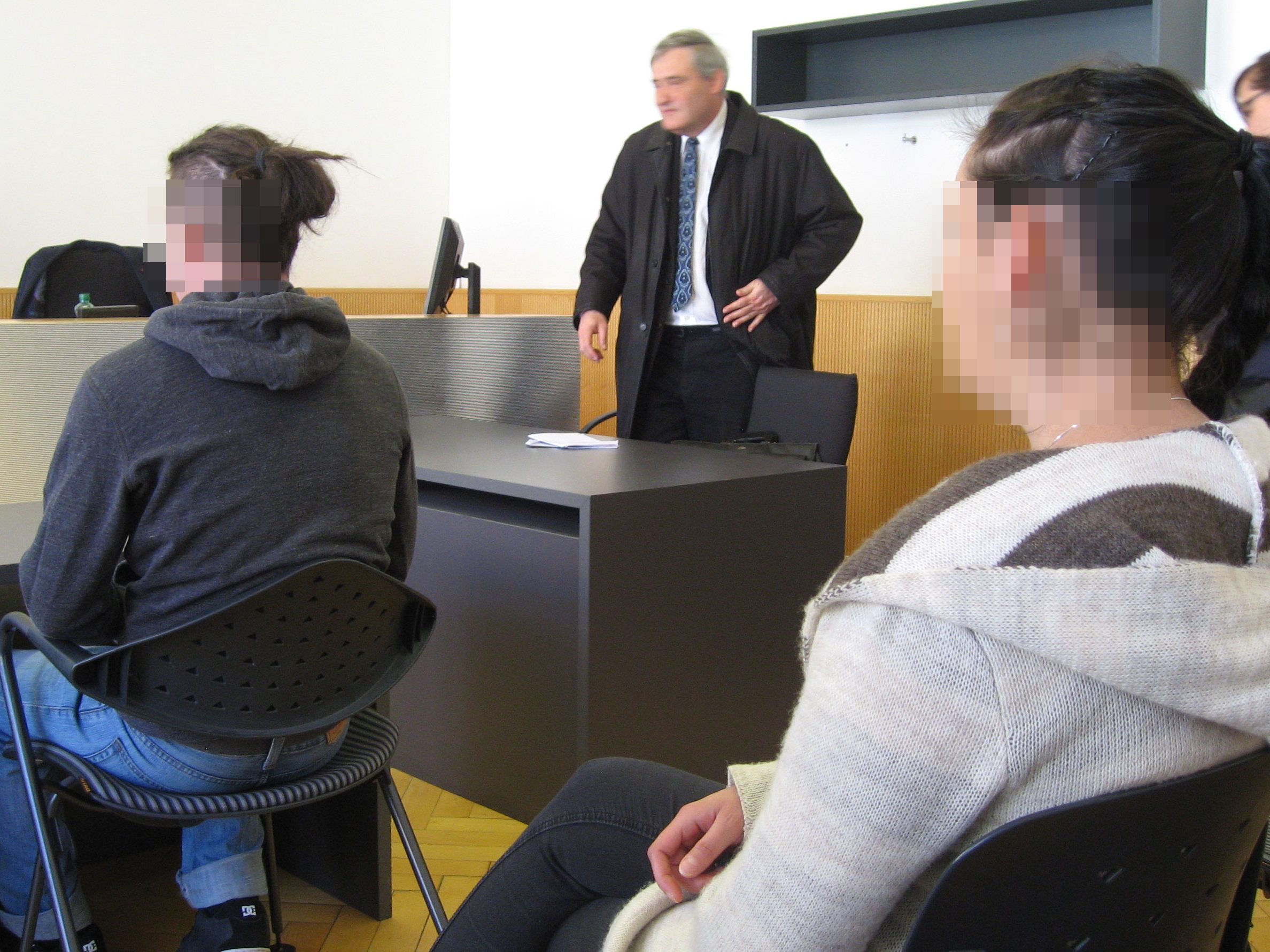 Fünf Jahre und drei Monate für ihn, knapp drei Jahre für sie