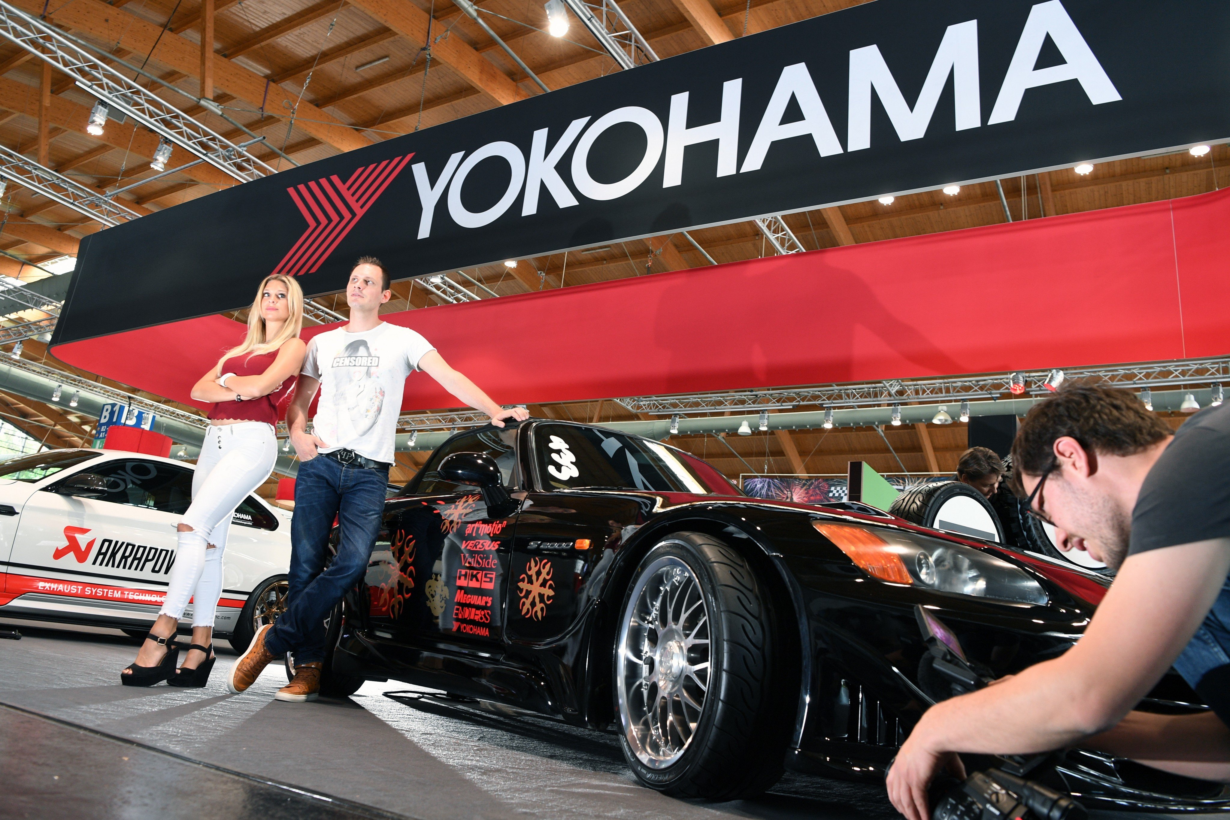 Am Stand von Yokohama wartet der Honda S2000 aus dem Tuning Kultstreifen „The Fast And The Furious“ auf die Besucher.