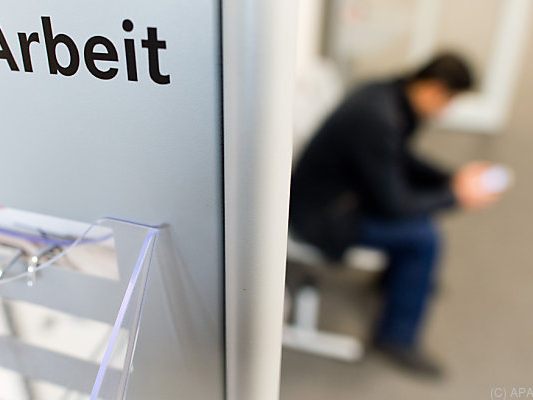 Die Tendenz geht weiter zu mehr Menschen mit Beschäftigung