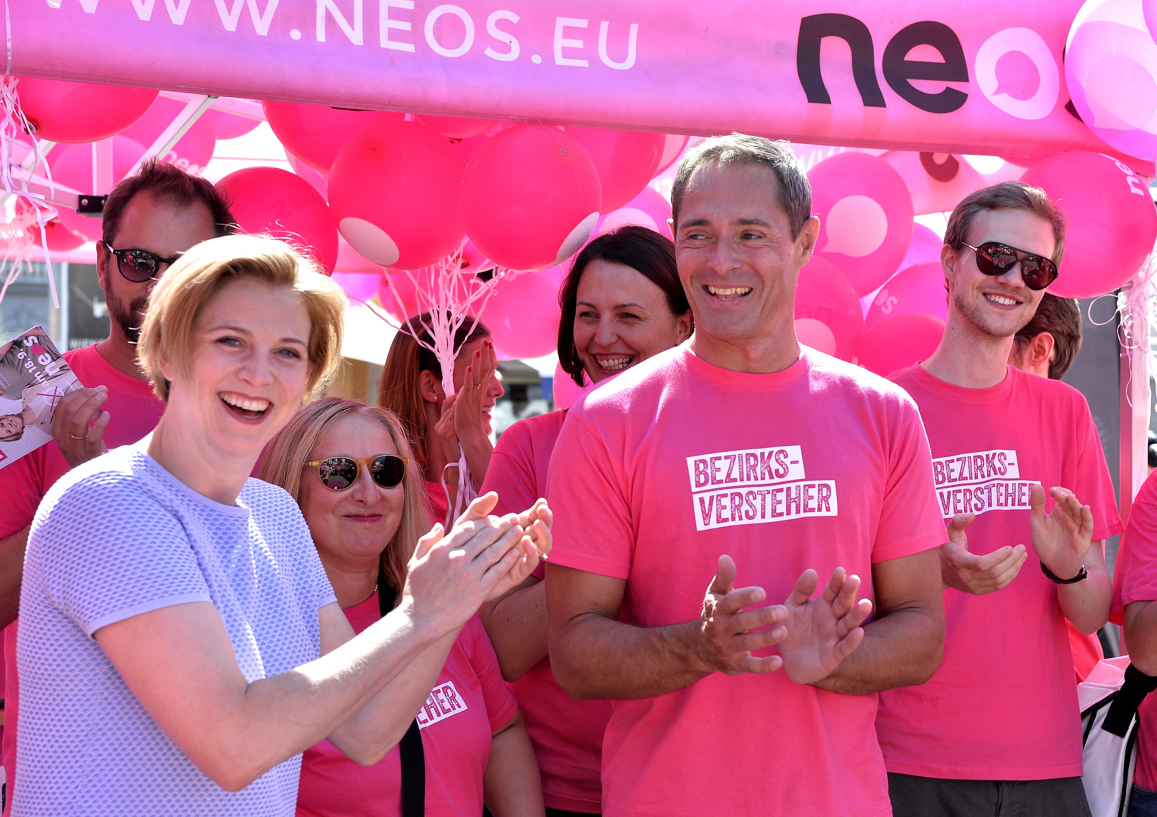 Meinl-Reisinger während des Wahlkampfauftakts der Neos Leopoldstadt am Freitag, 26. August 2016, in Wien.