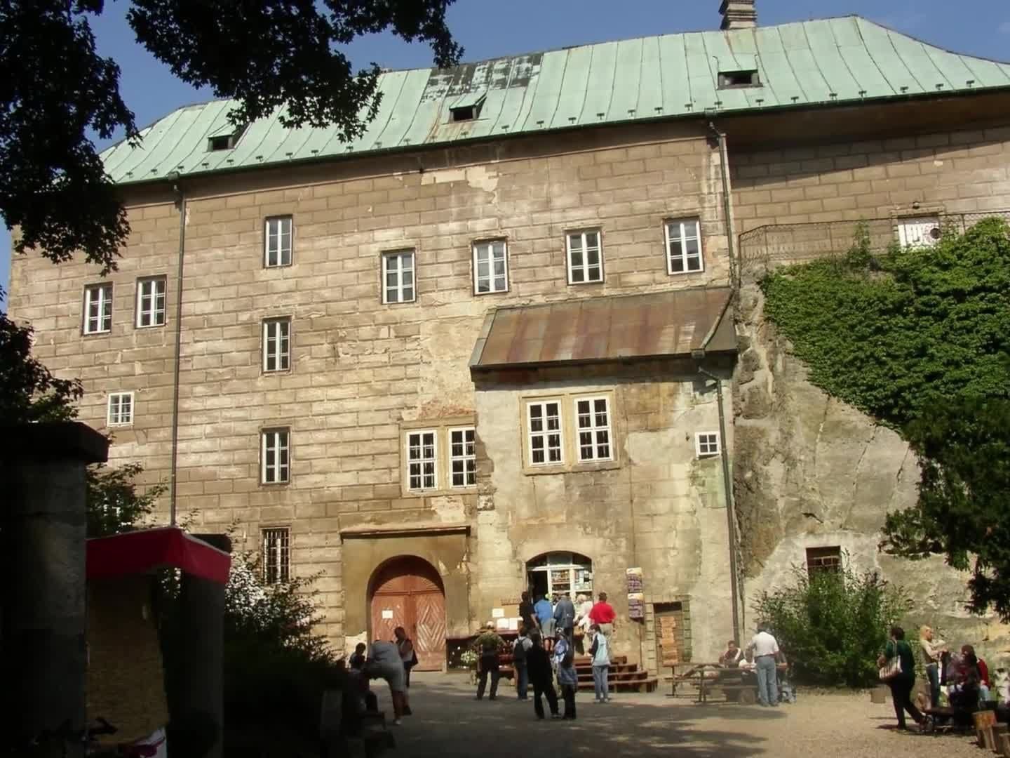 Um Die Burg Houska in Tschechien ranken sich etliche Mythen und schaurige Legenden.