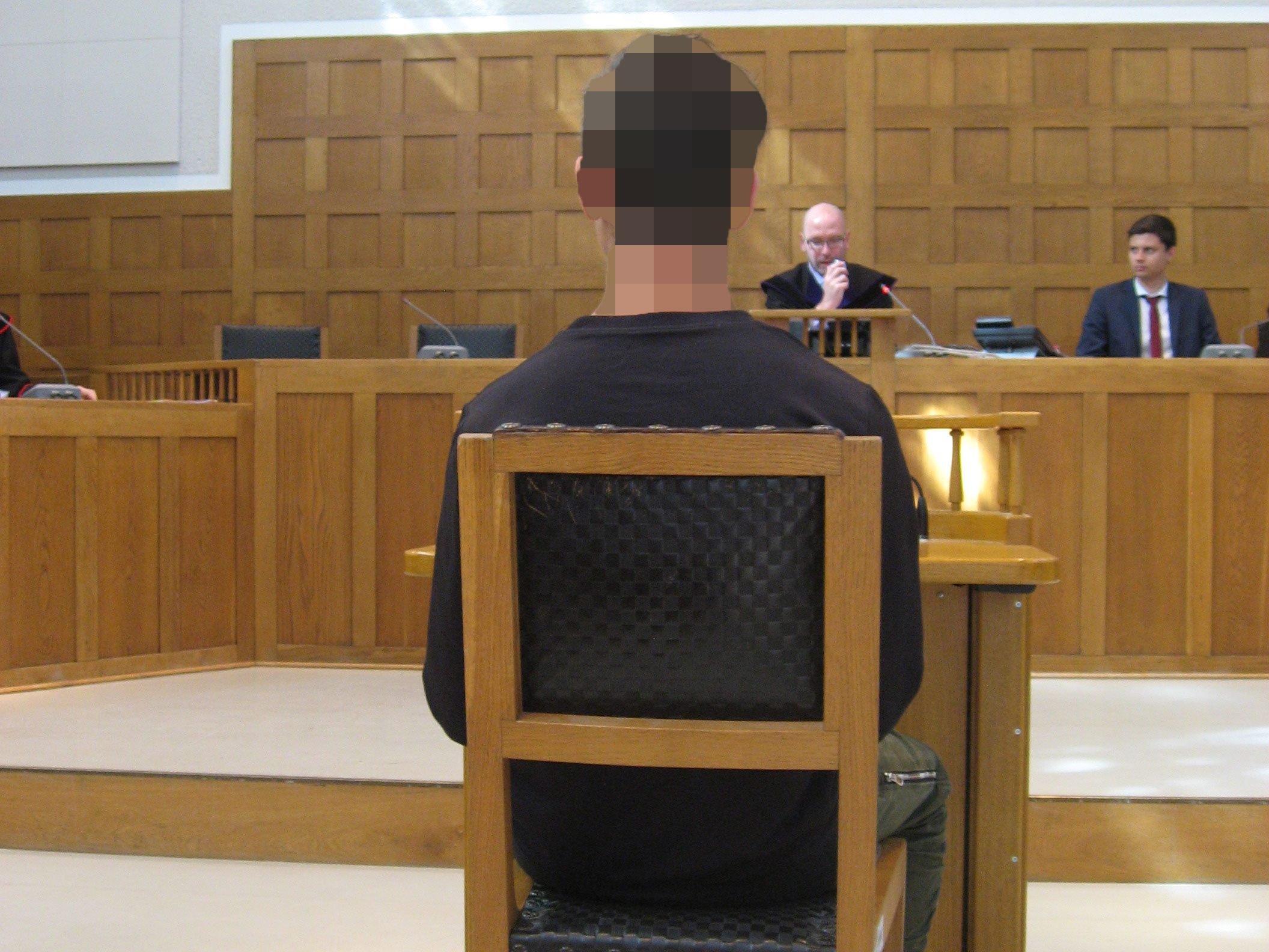 Der 16-Jährige musste sich heute vor Gericht verantworten.