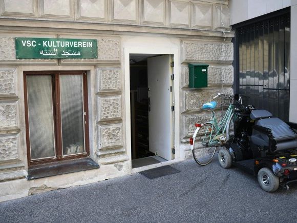 Auch in Wien herrscht Verwirrung um wiedereröffnete Moscheen.