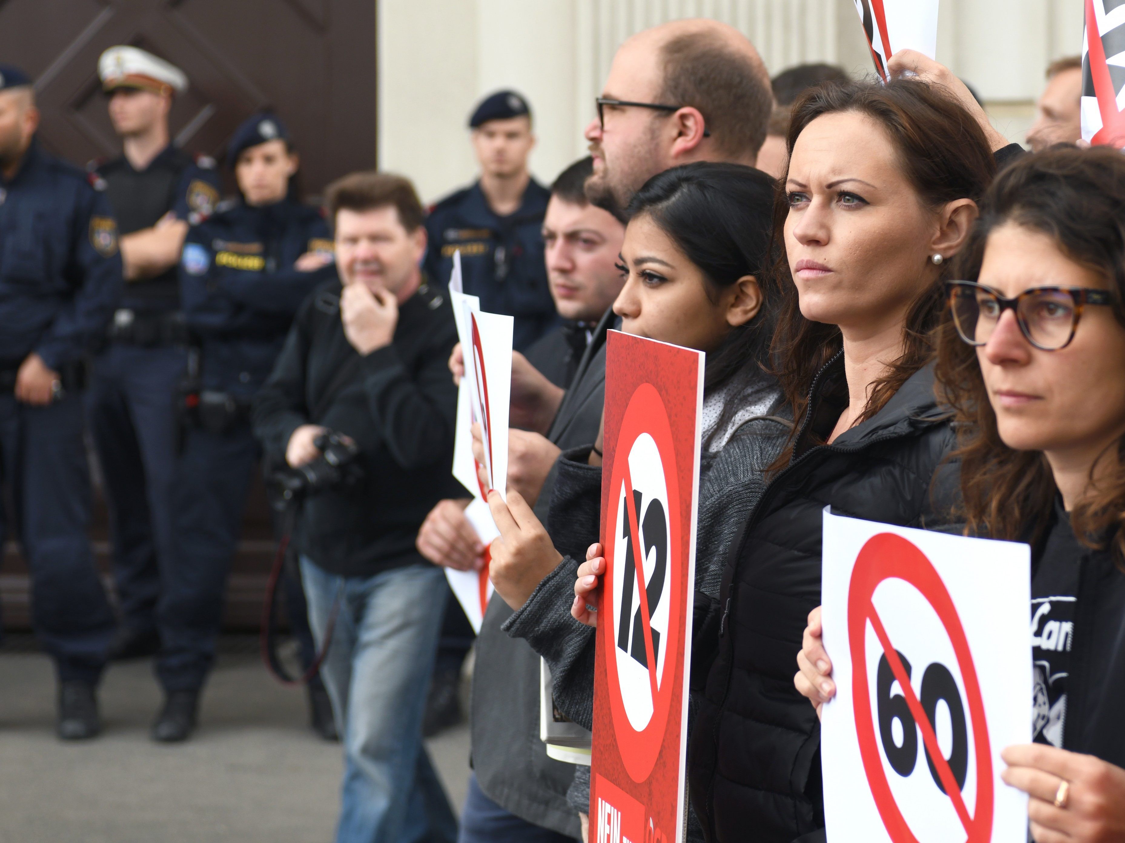 Proteste gegen den 12-Stunden-Tag.