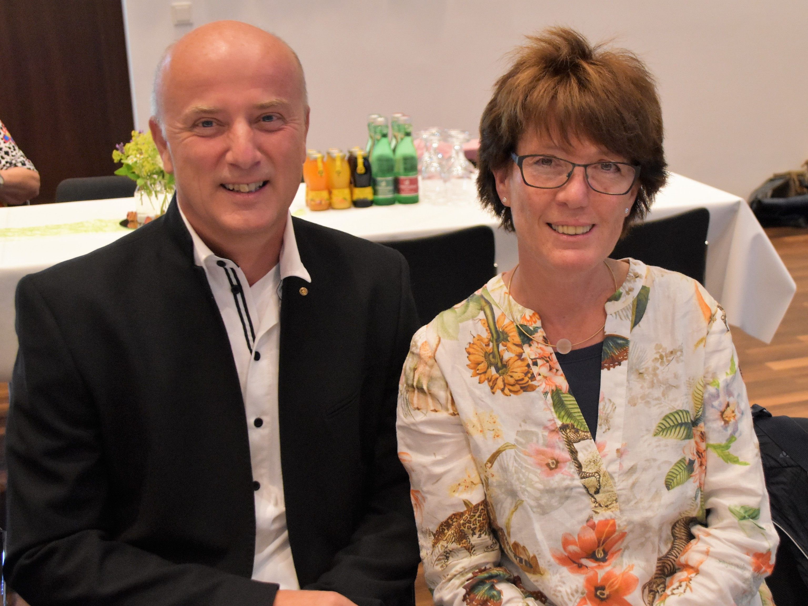 Vizepräsident Raimund Frick und die neue Präsidentin Adriane Feurstein