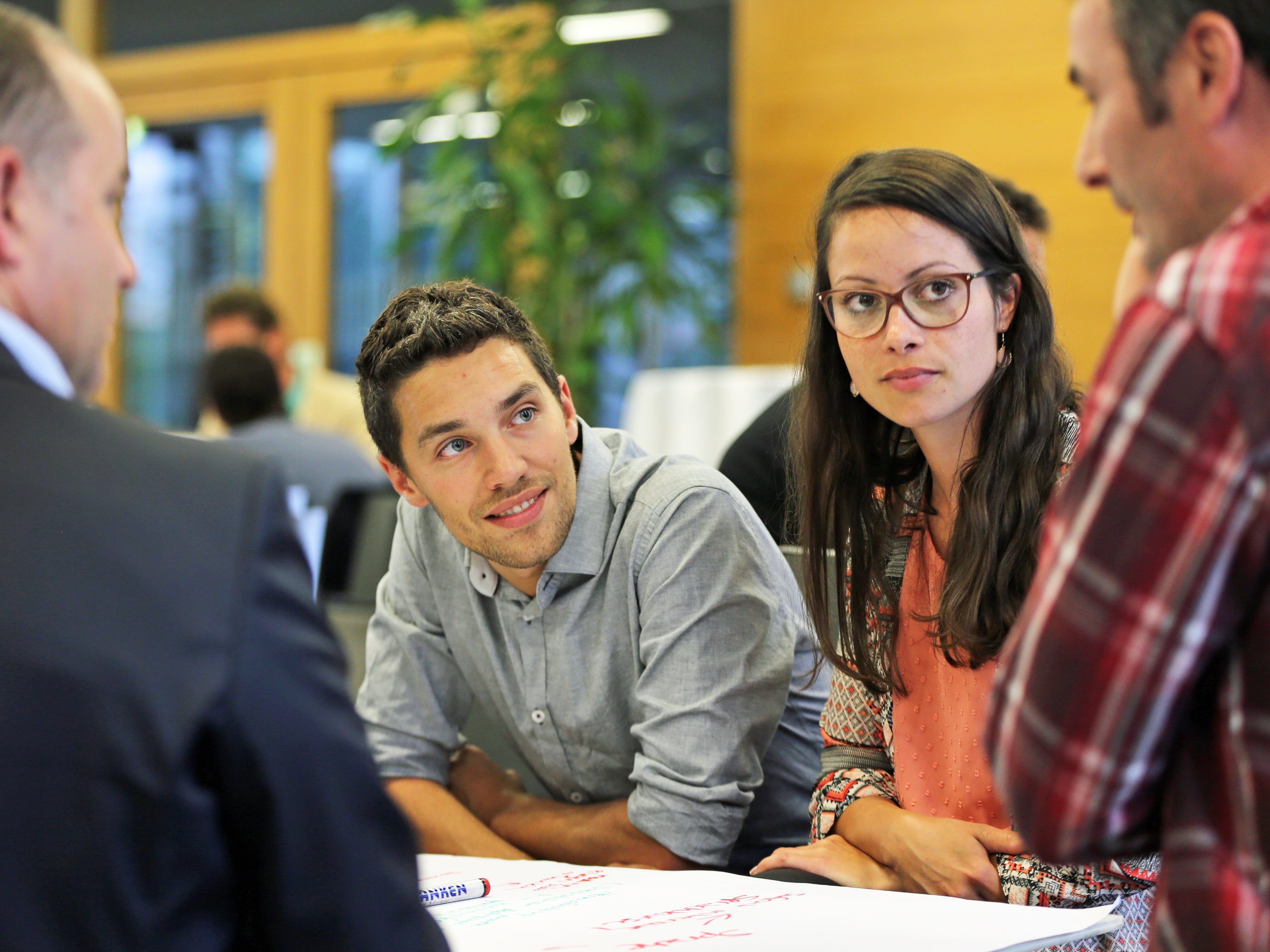 In einem Bürgerrat diskutieren zufällig ausgewählte Laien über Themen, die alle betreffen.
