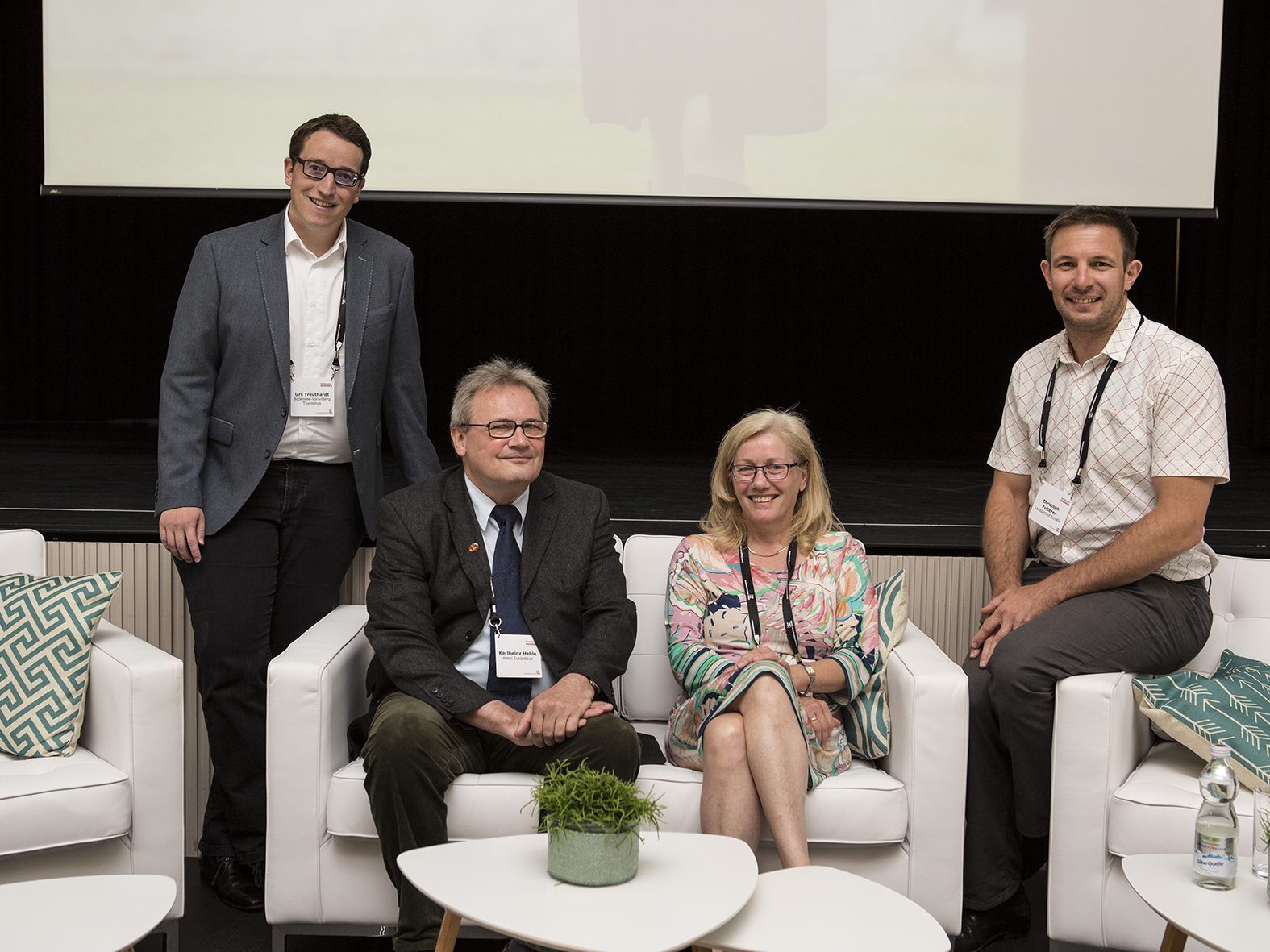 Geschäftsführer Urs Treuthardt und Präsident Karlheinz Hehle (Hotel Schönblick, Eichenberg) mit den neuen Vorstandsmitgliedern Susanne Denk (Hotel Schwärzler, Bregenz) und Christoph Fulterer (Landgasthof Schäfle, Feldkirch).