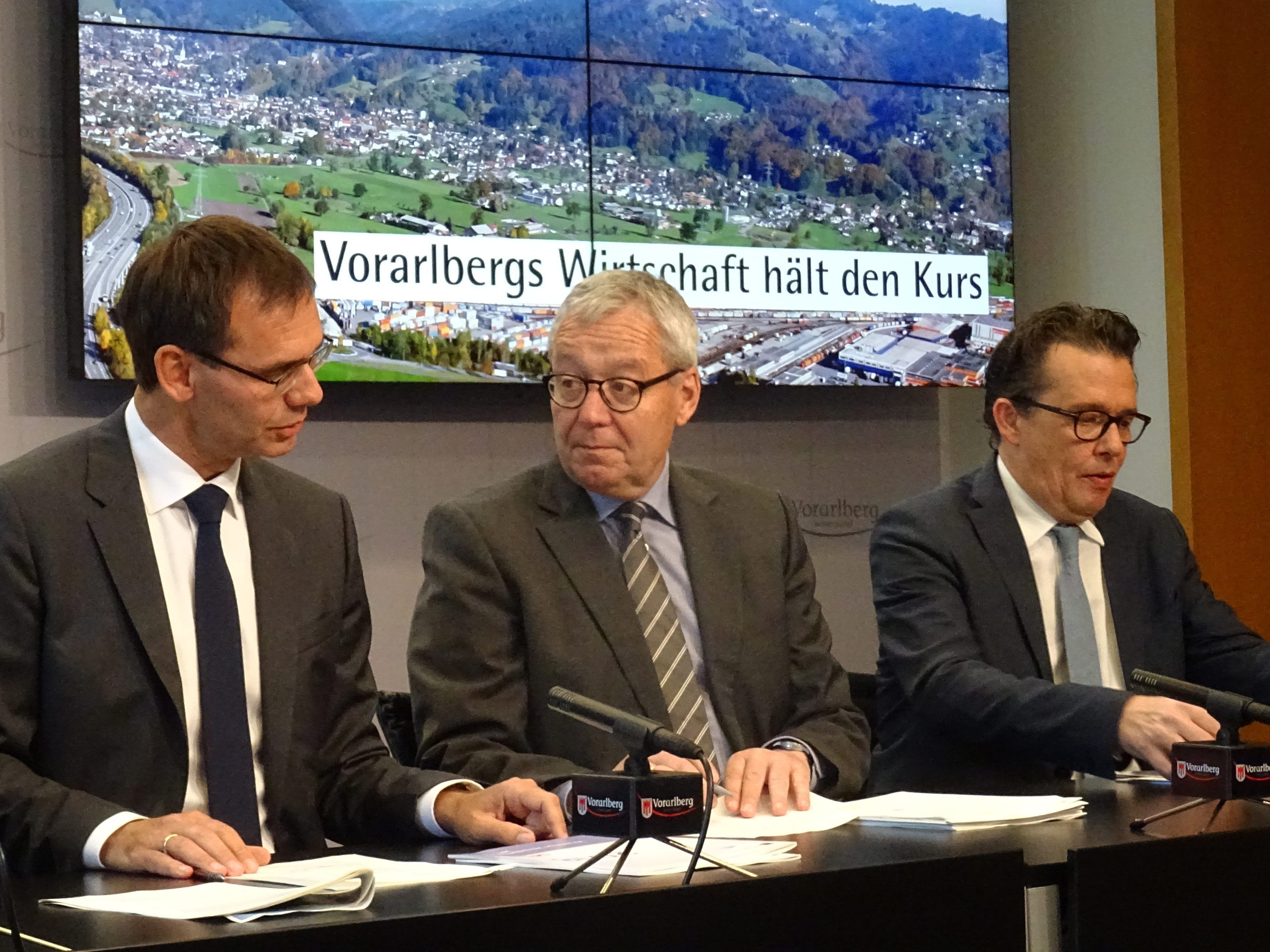 Wirtschaftsbericht 2017/18 belegt Stabilität auf hohem Niveau