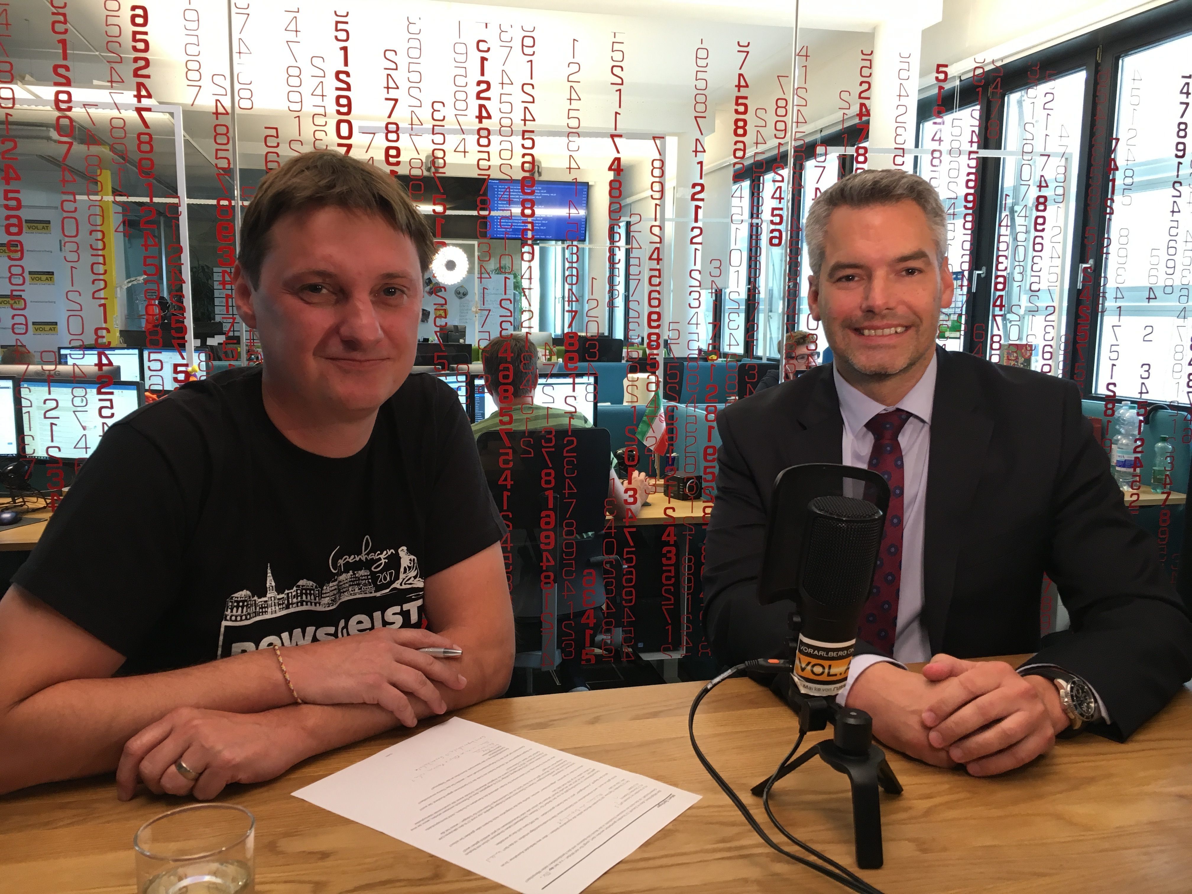 Live-Talk mit Karl Nehammer.